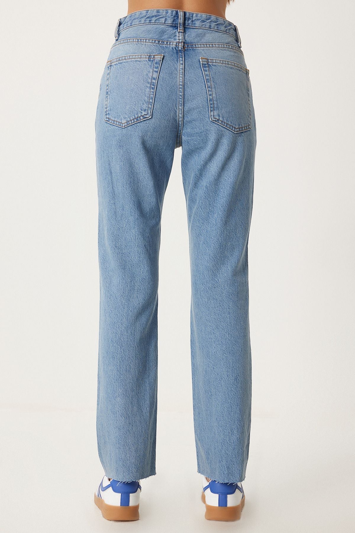 Woman Light Blue Medium Waist Straight Jeans UT00025