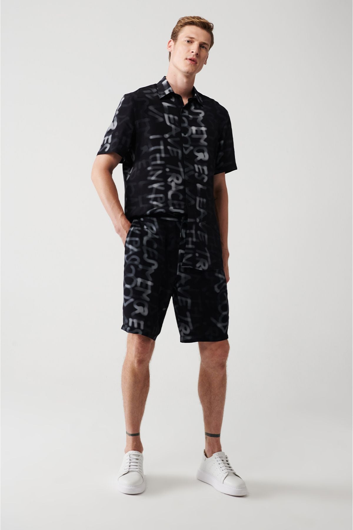 Men's black 100 %viscose side pocket with waist laced shorts A31y3715