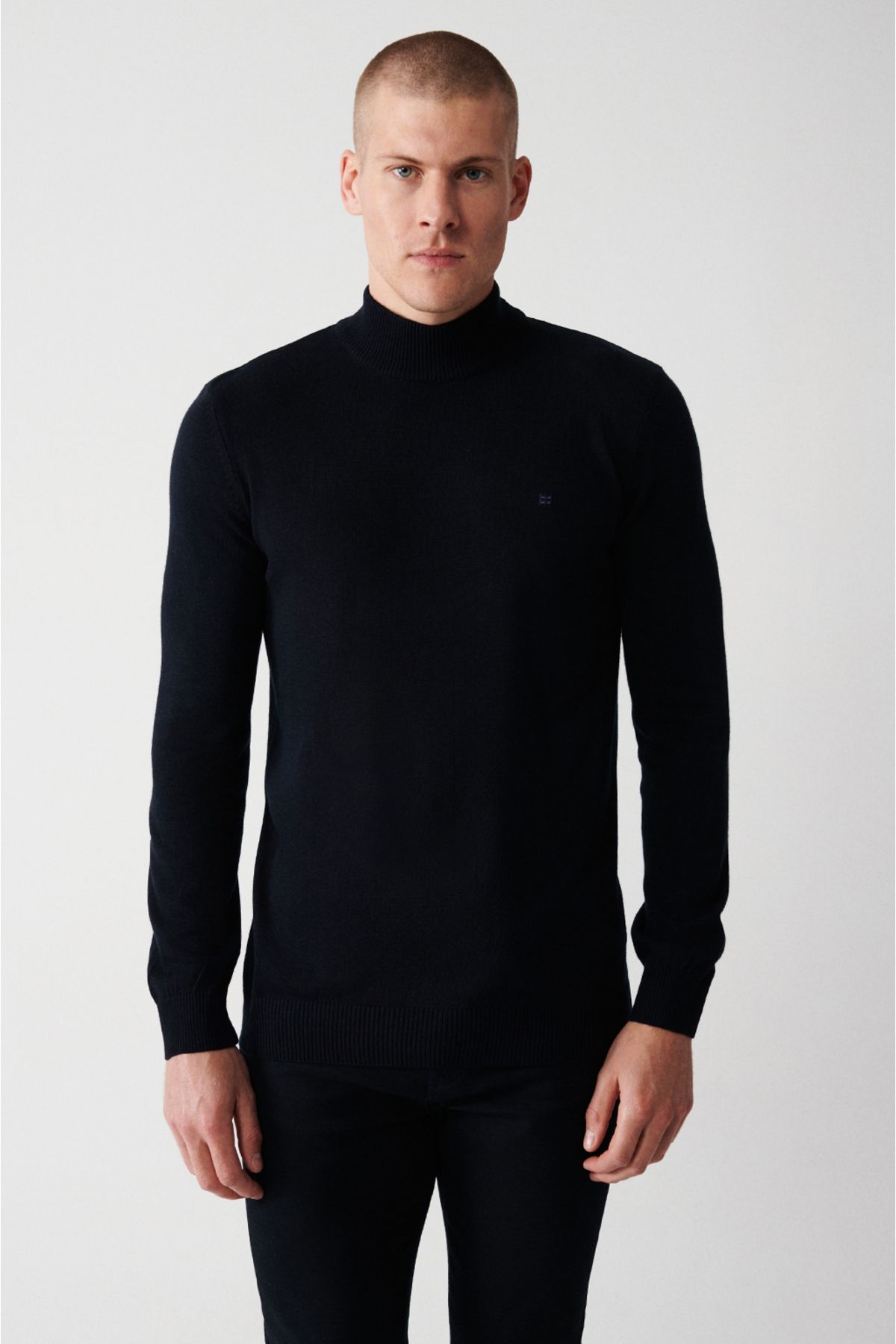 Men's navy blue half -fisherman collar feathered knitwear sweater E005001