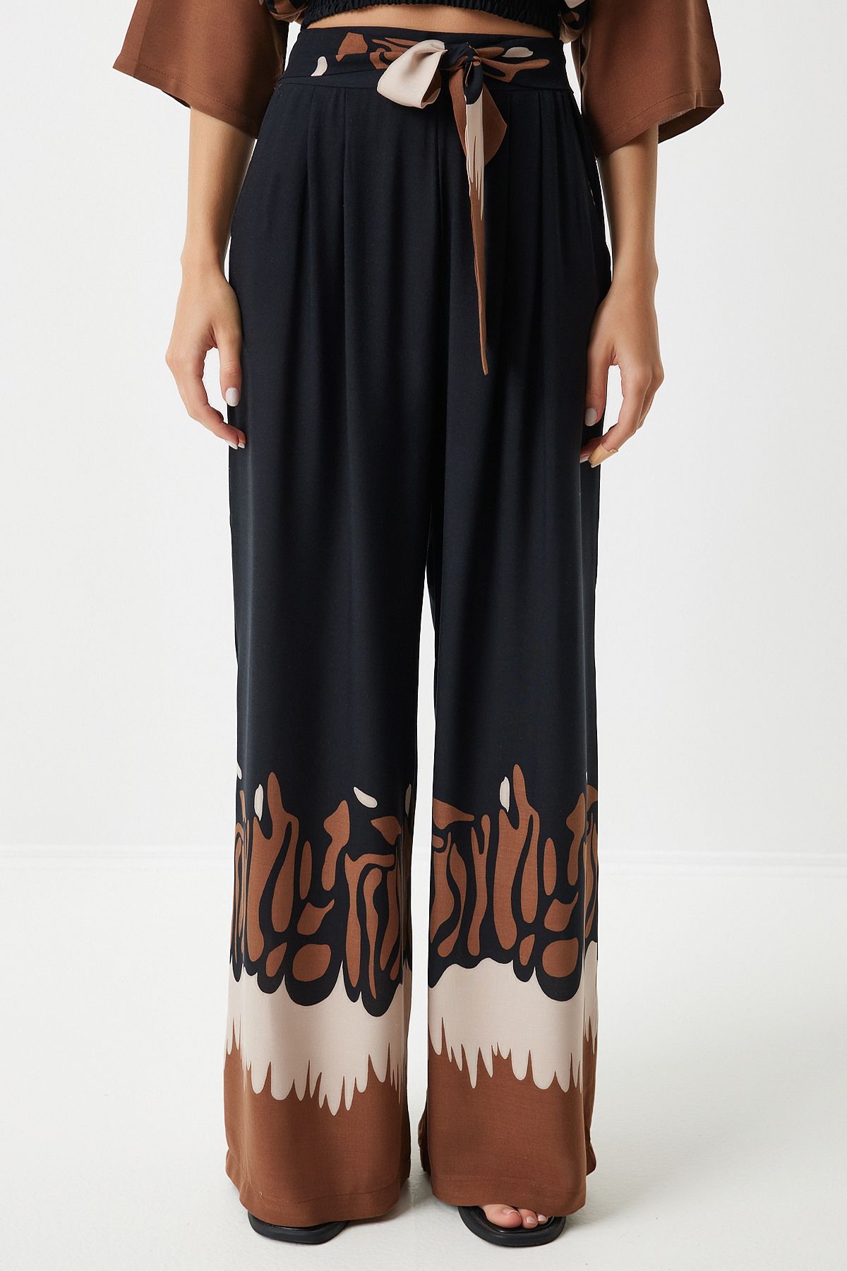 Female black brown patterned relaxed viscose set CR00438