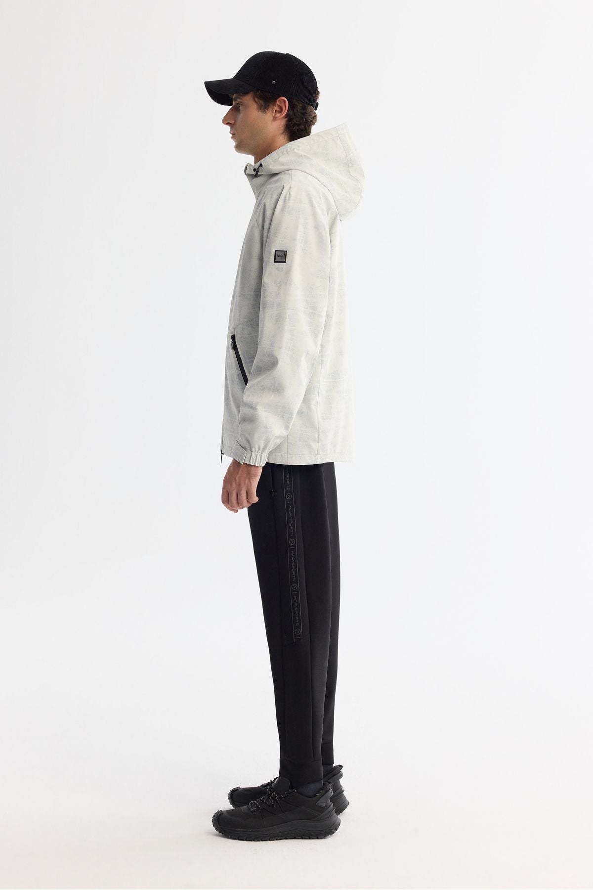 Men's white hooded windproofing Mont A42y6152