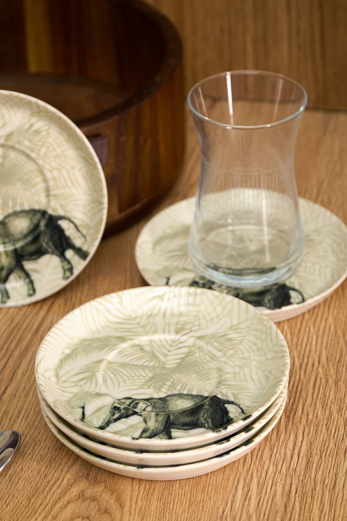 Elephant nature 6 pieces 12cm porcelain tea plate broken white