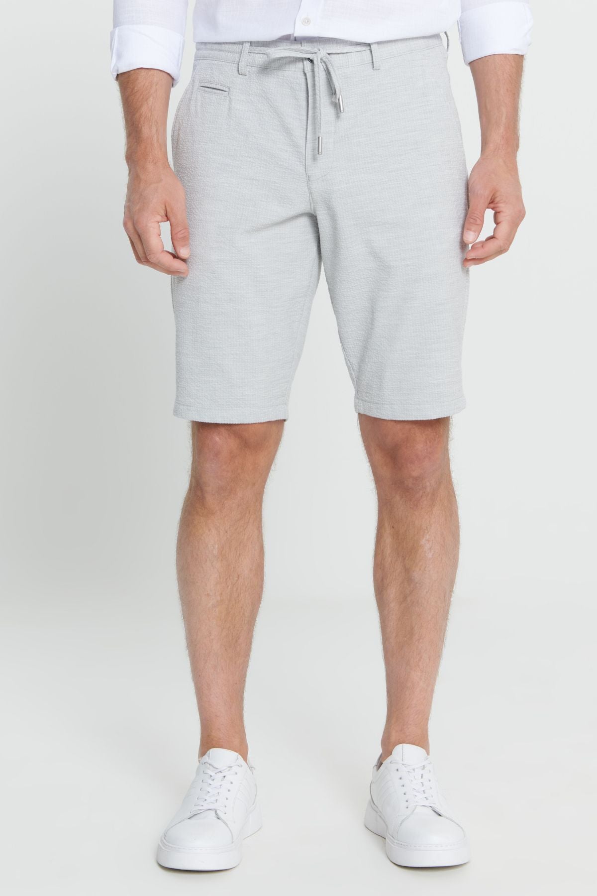 Men's gray slim fit narrow cutting side pocket with wafer patterned shorts