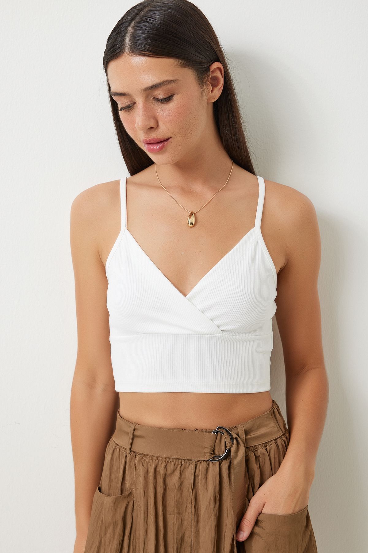Woman White Hanger Crop Knitting Buster MX00078