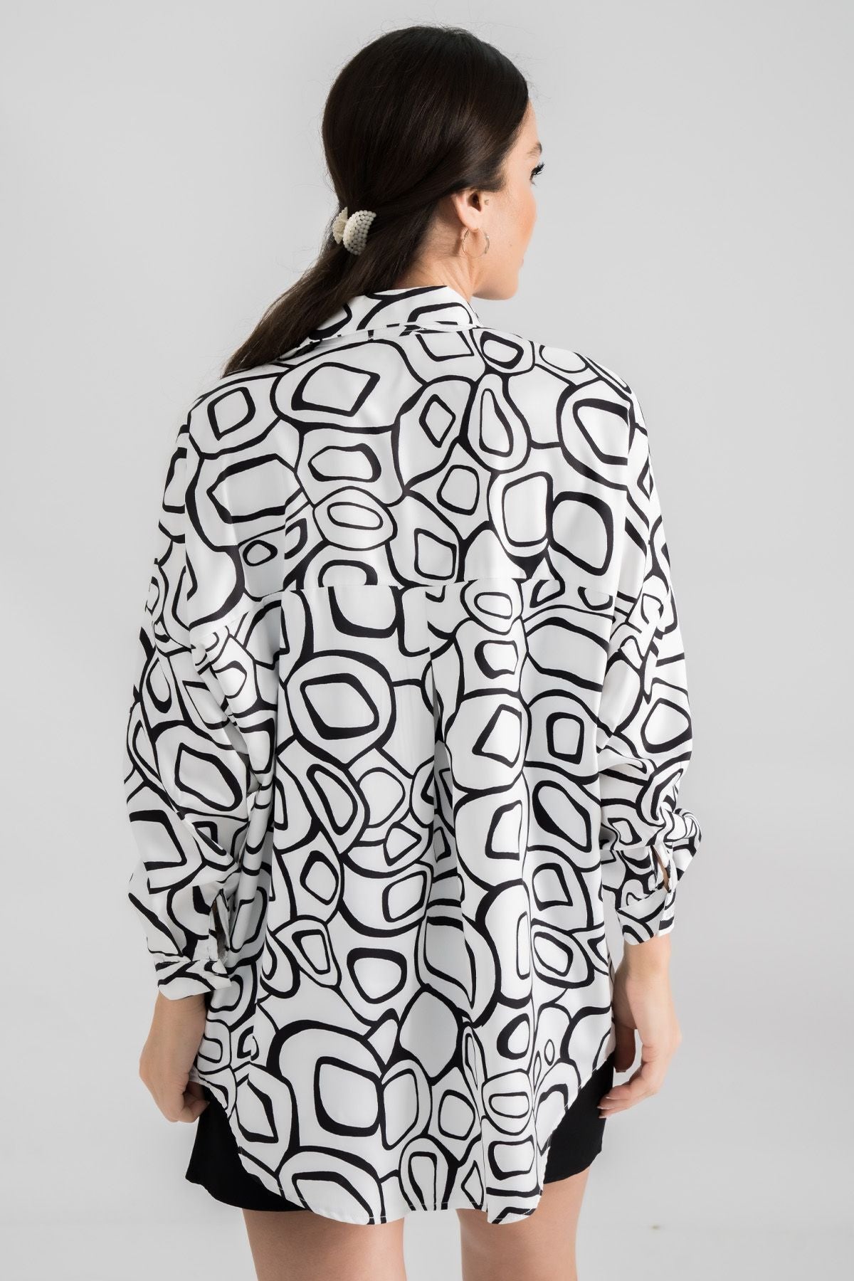 Woman White-Black Patterned Oversize Long Basic Shirt ARM-221148