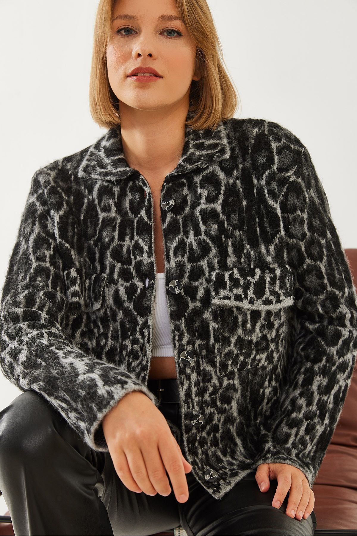 Female Leopard Patterned Jacquard Cardigan 241082 60251943