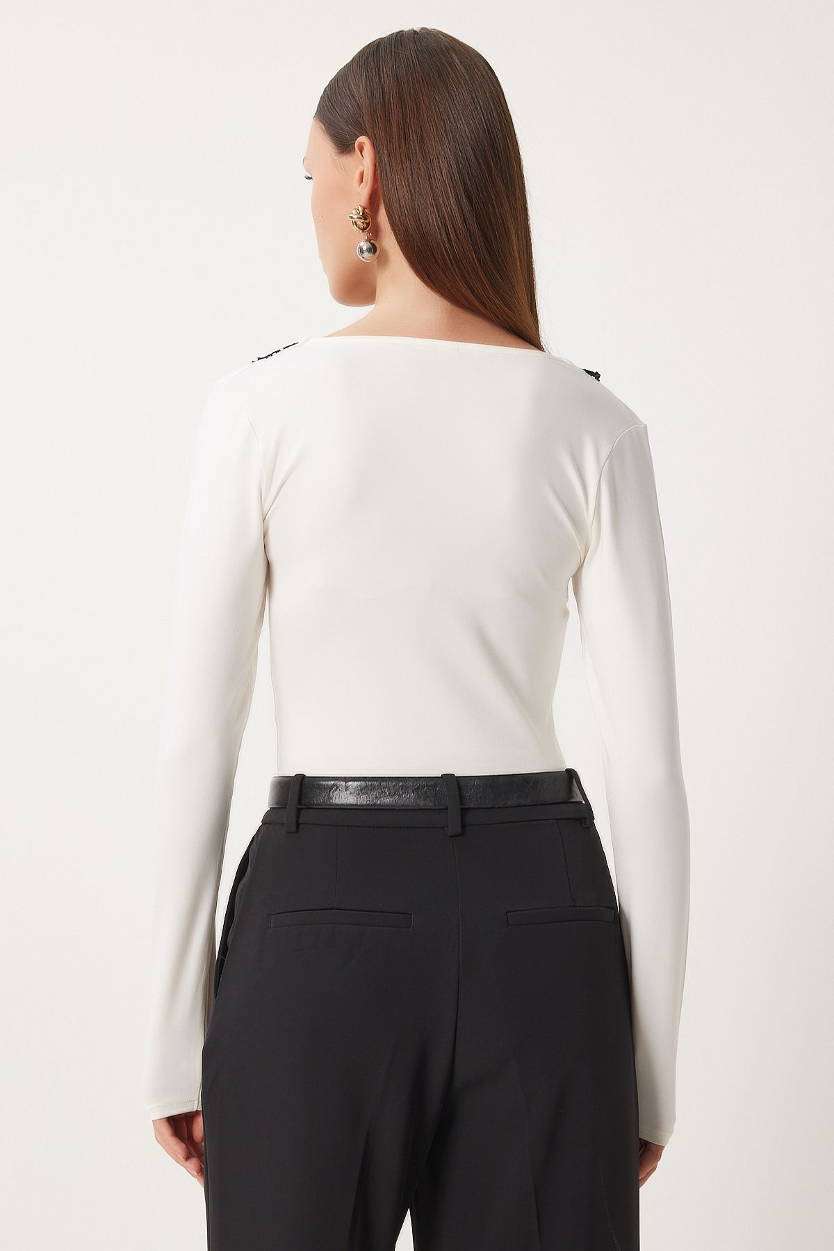 Kadın Ekru V Yaka Dantelli Örme Çıtçıtlı Body CV00037
