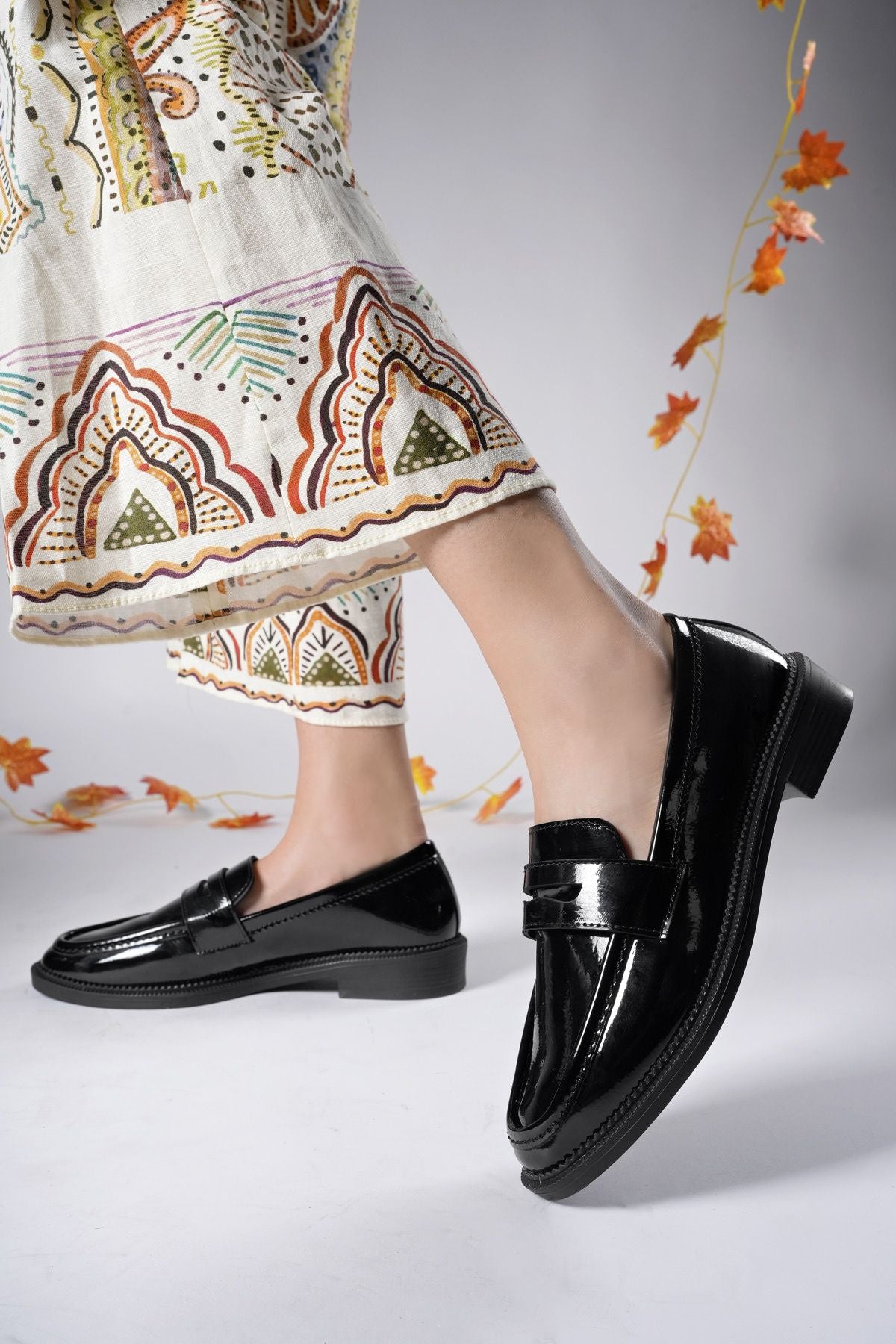 Woman Loafer 0012100 Black wrinkle patent leather