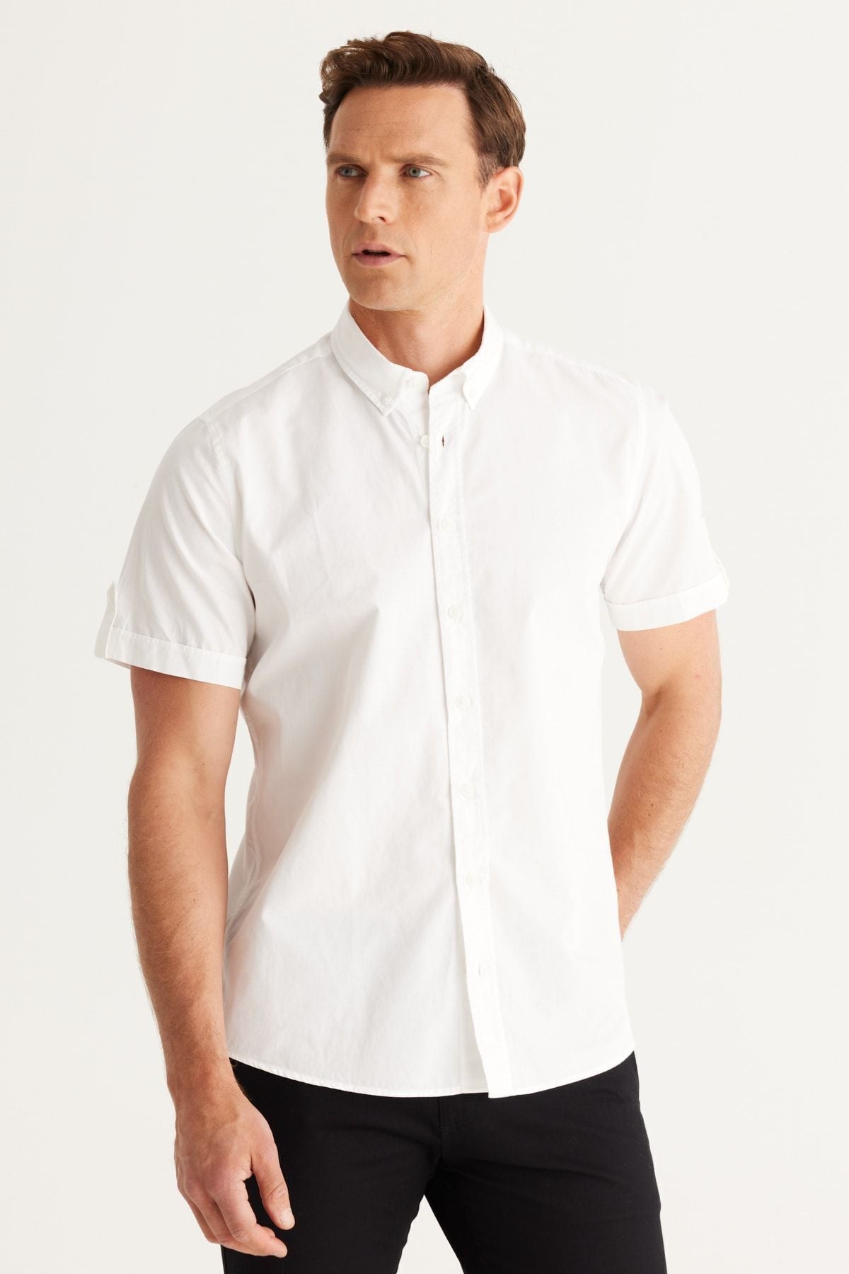 Men's white linen slim fit narrow cut buttoned collar shirt