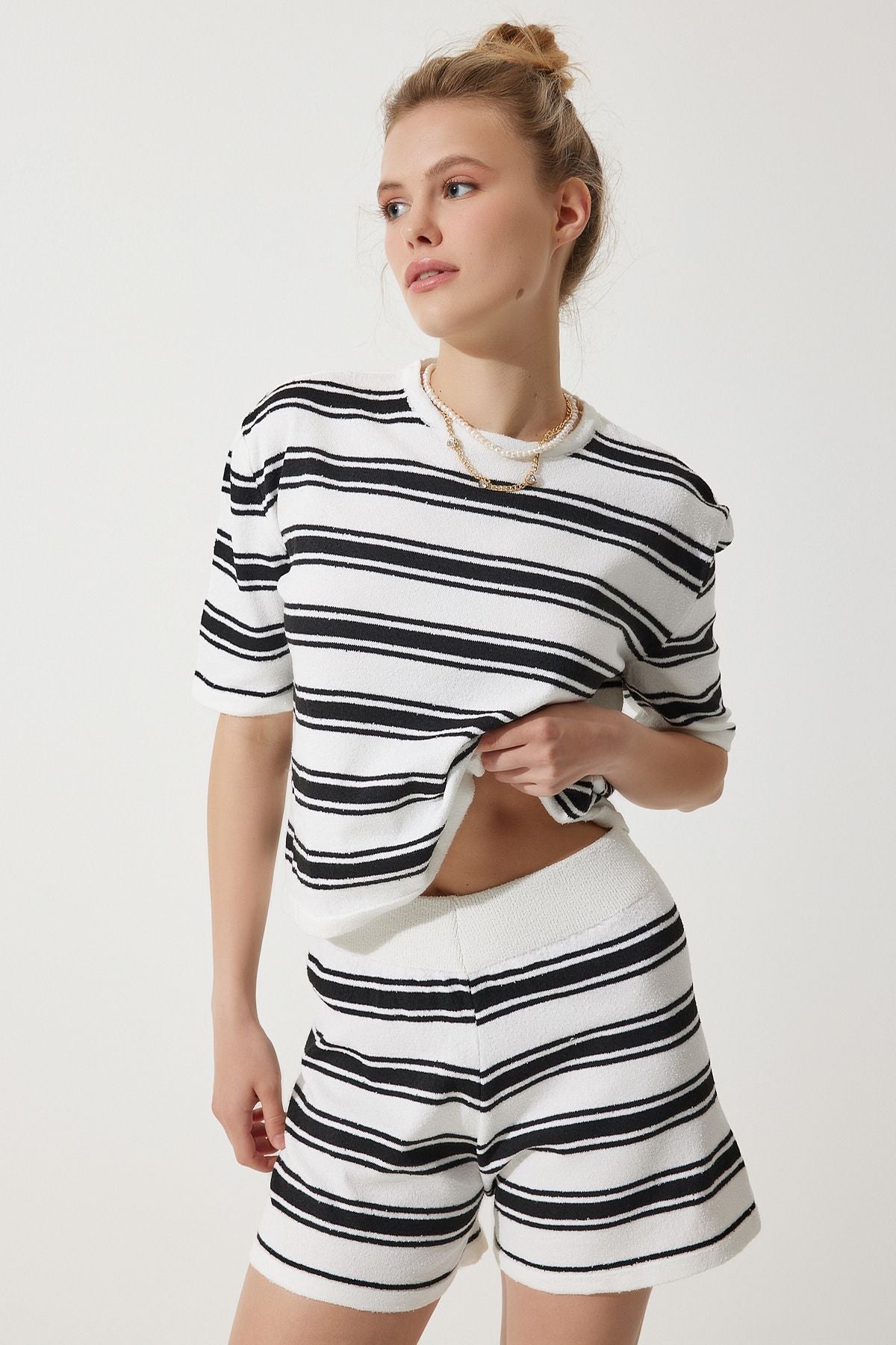 Women's White Striped Towel Tshirt Short Team YY00210