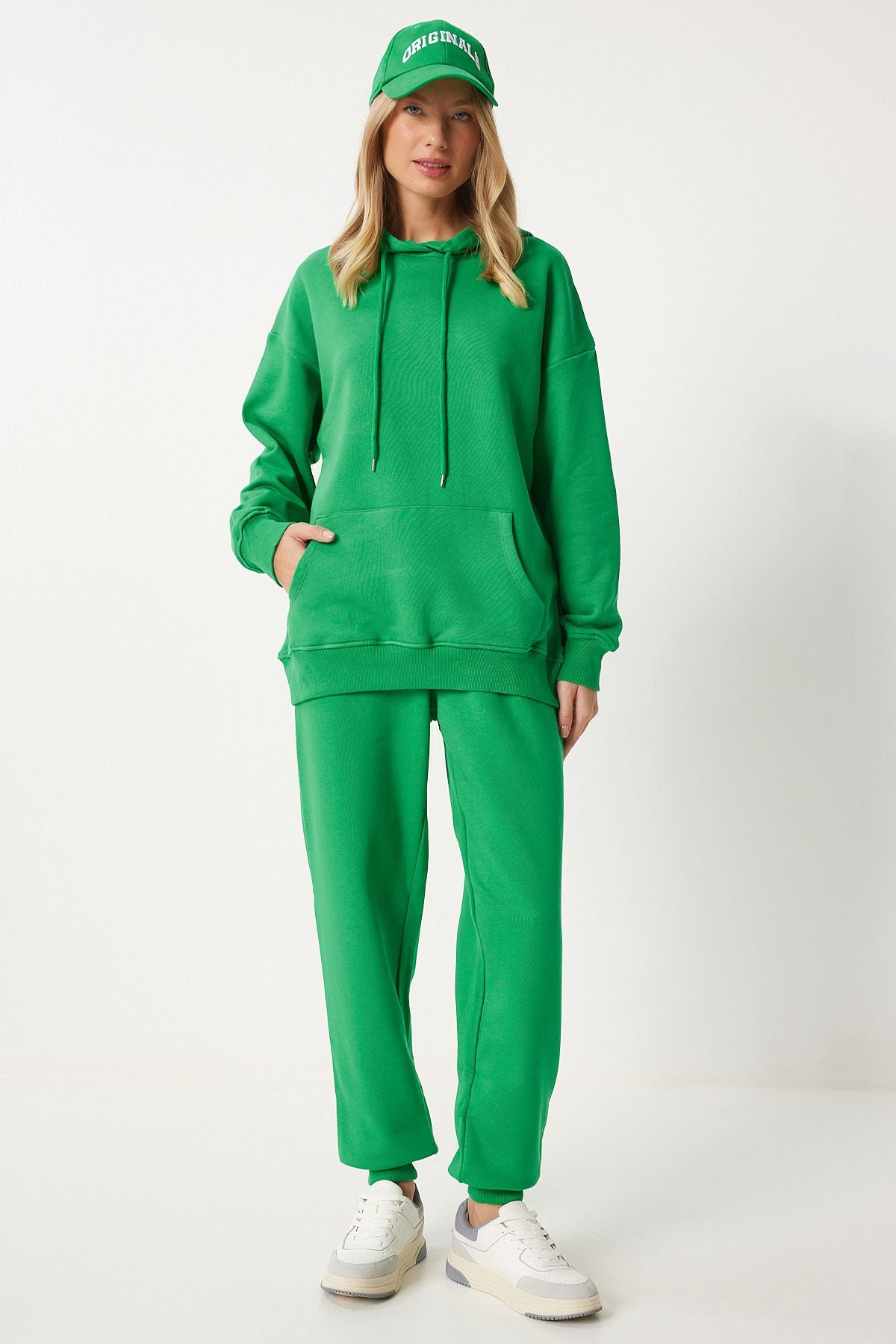 Sweatshirt jogger with women's green hoods.