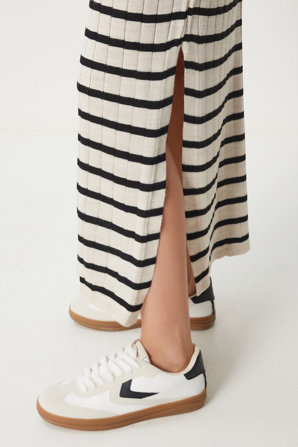 Woman Beige Black Polo Yaka striped slit knitwear dress jg00002