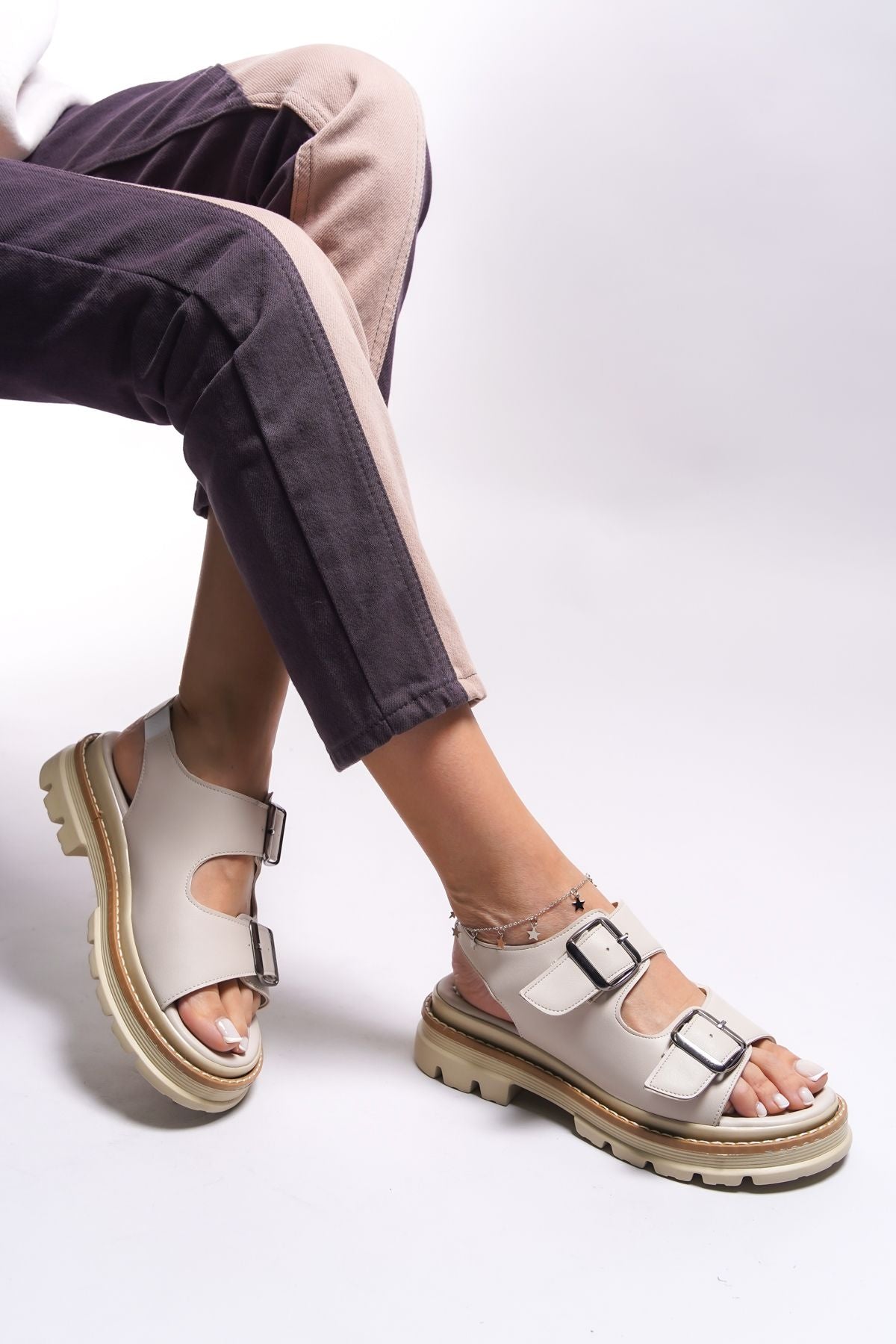 Valeduhr Woman Sandals 0012791 Beige