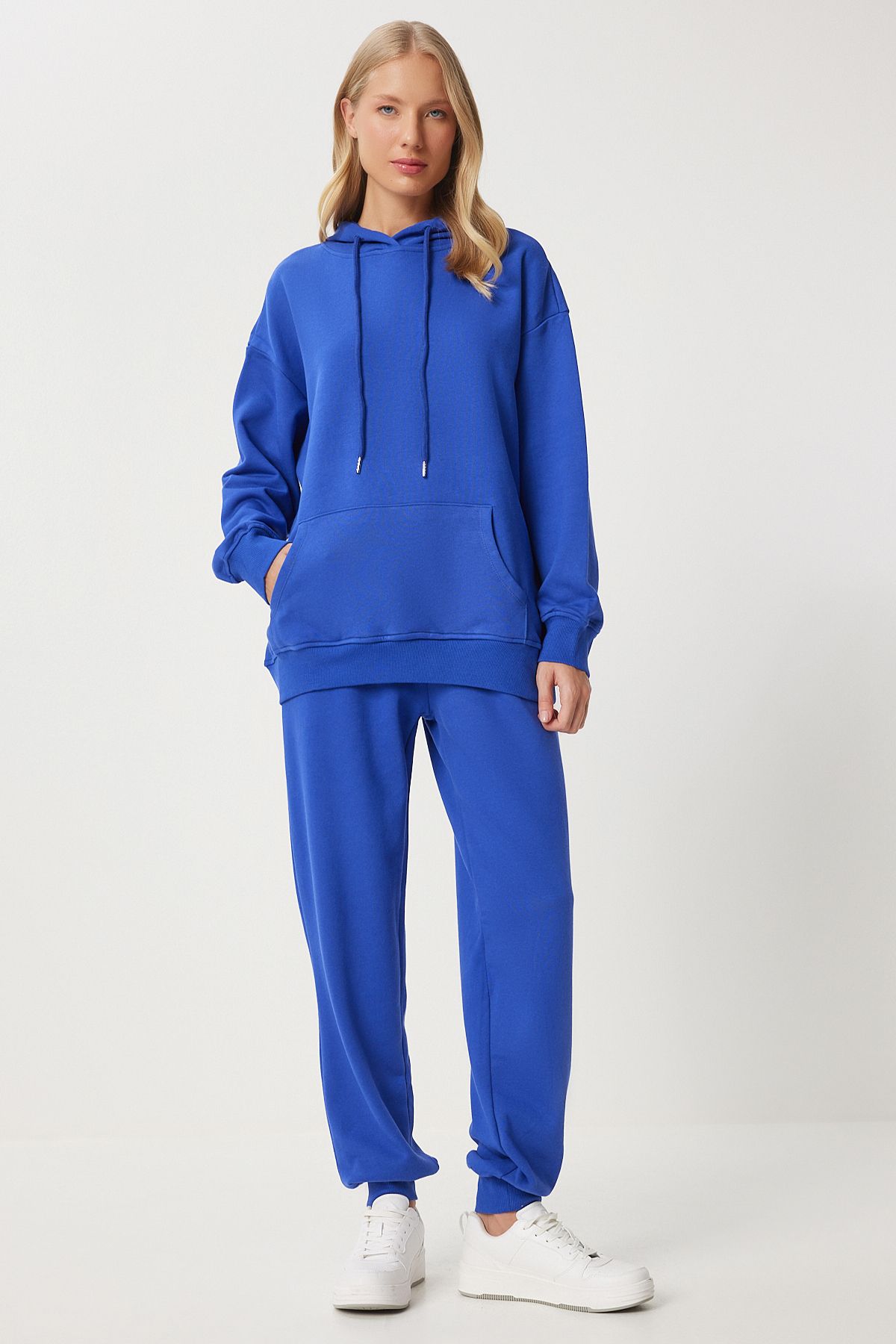 Sweatshirt jogger with women blue hooded.