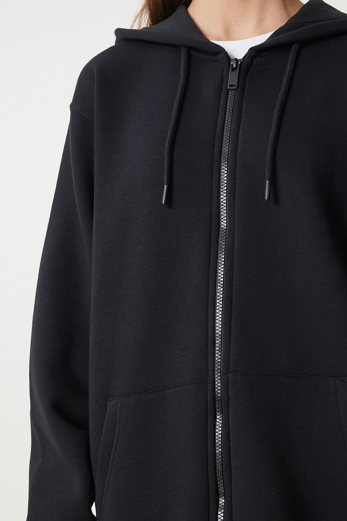 Female black hooded route zipper with a lighter vn00015