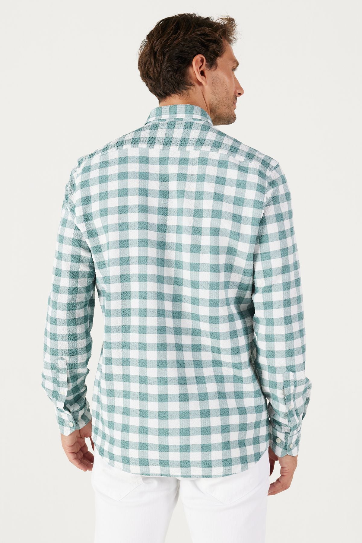 Men's white-green slim fit narrow cut buttoned collar checkered shirt