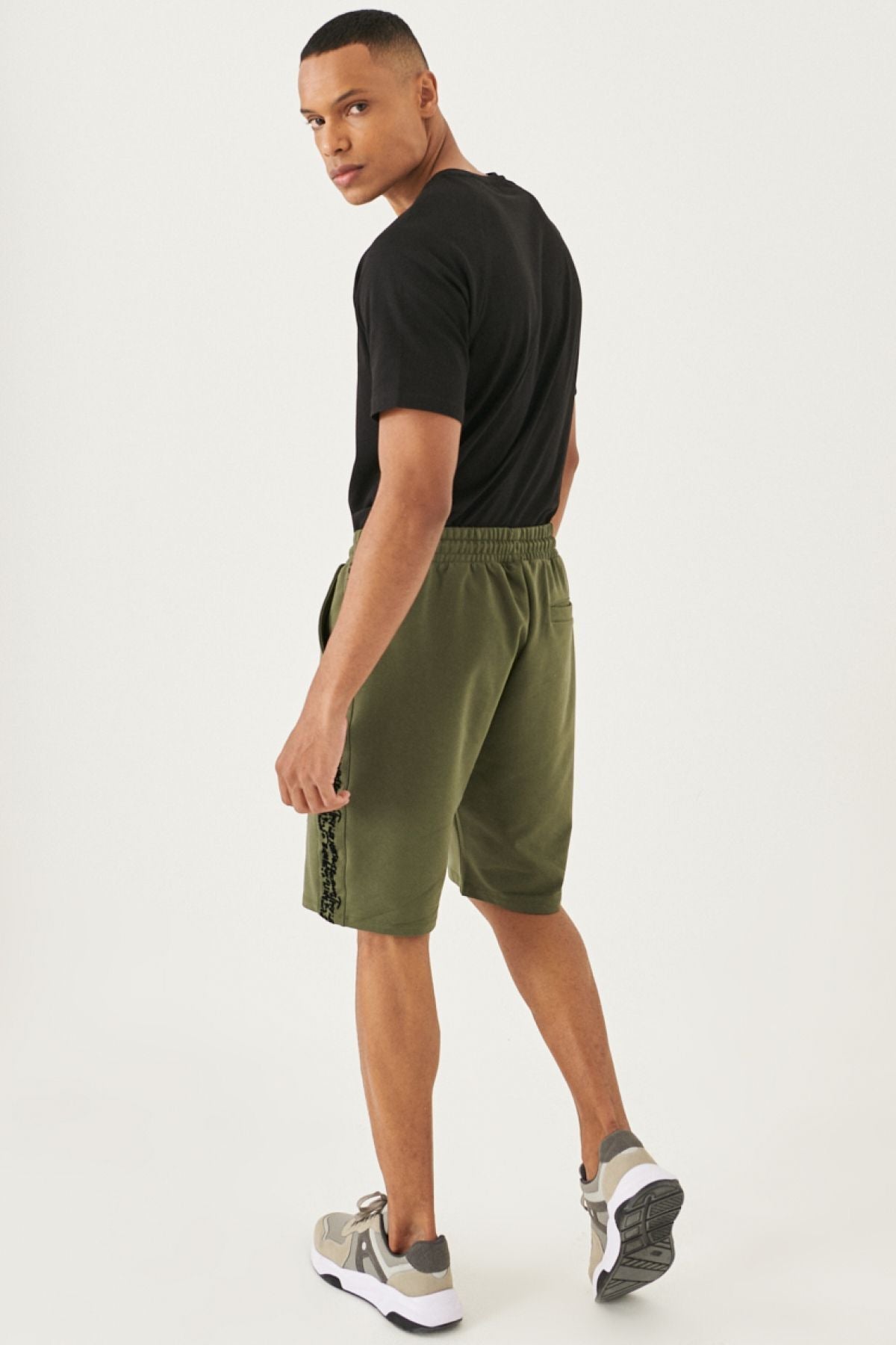 Male Khaki Standard Fit Normal Cut Casual Knitting Shorts