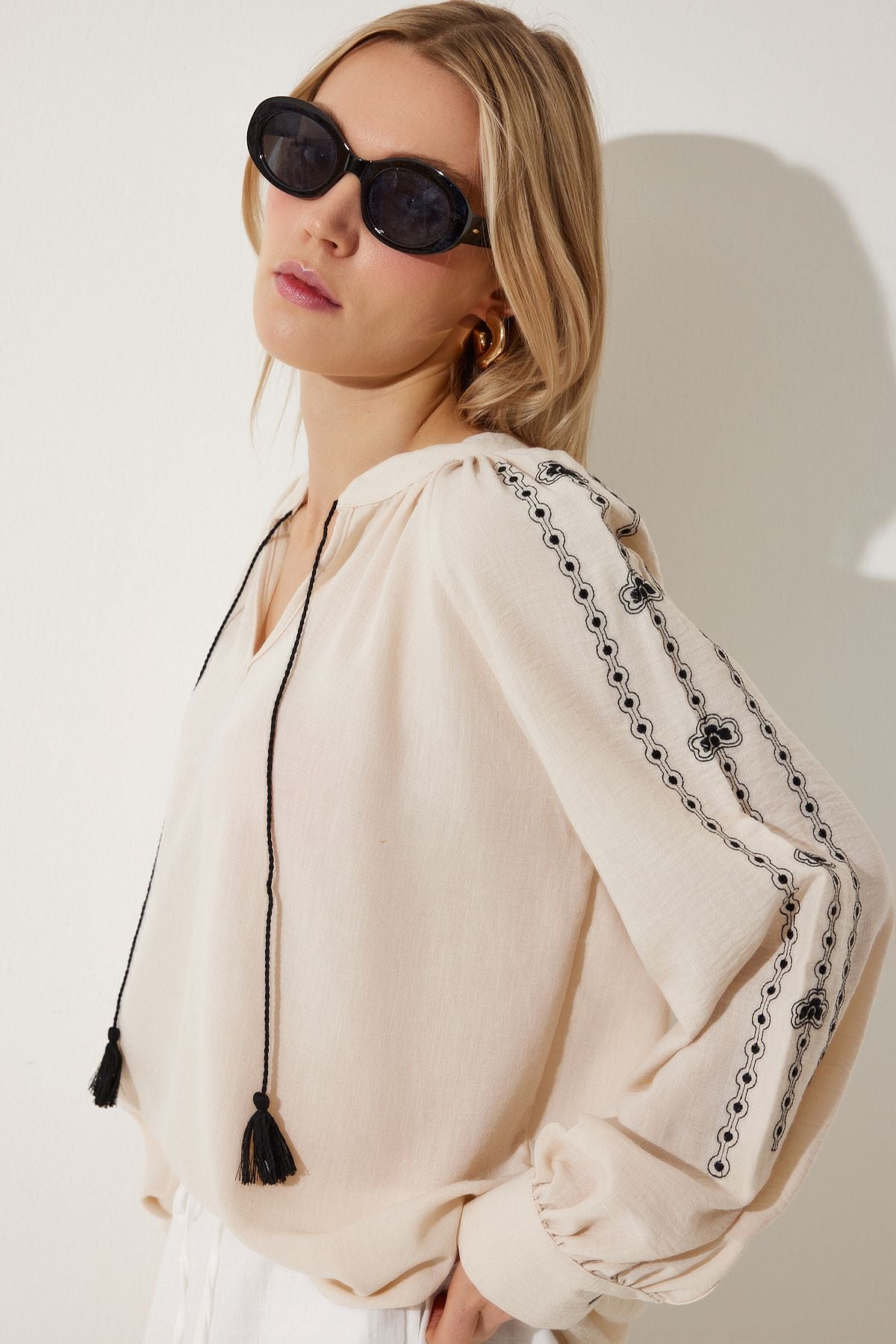 Women's Cream Embroidered Oversizle Flax Blouse RG00038