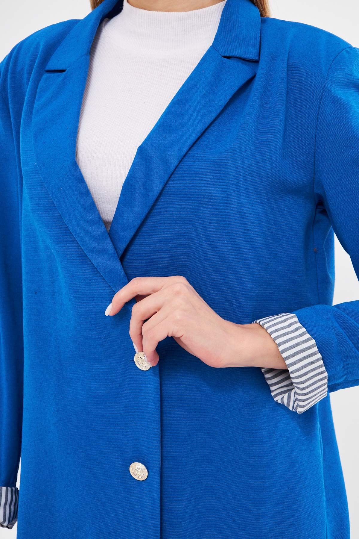 Female Saks Cruve Cruve Collar Folding Detailed Oversize