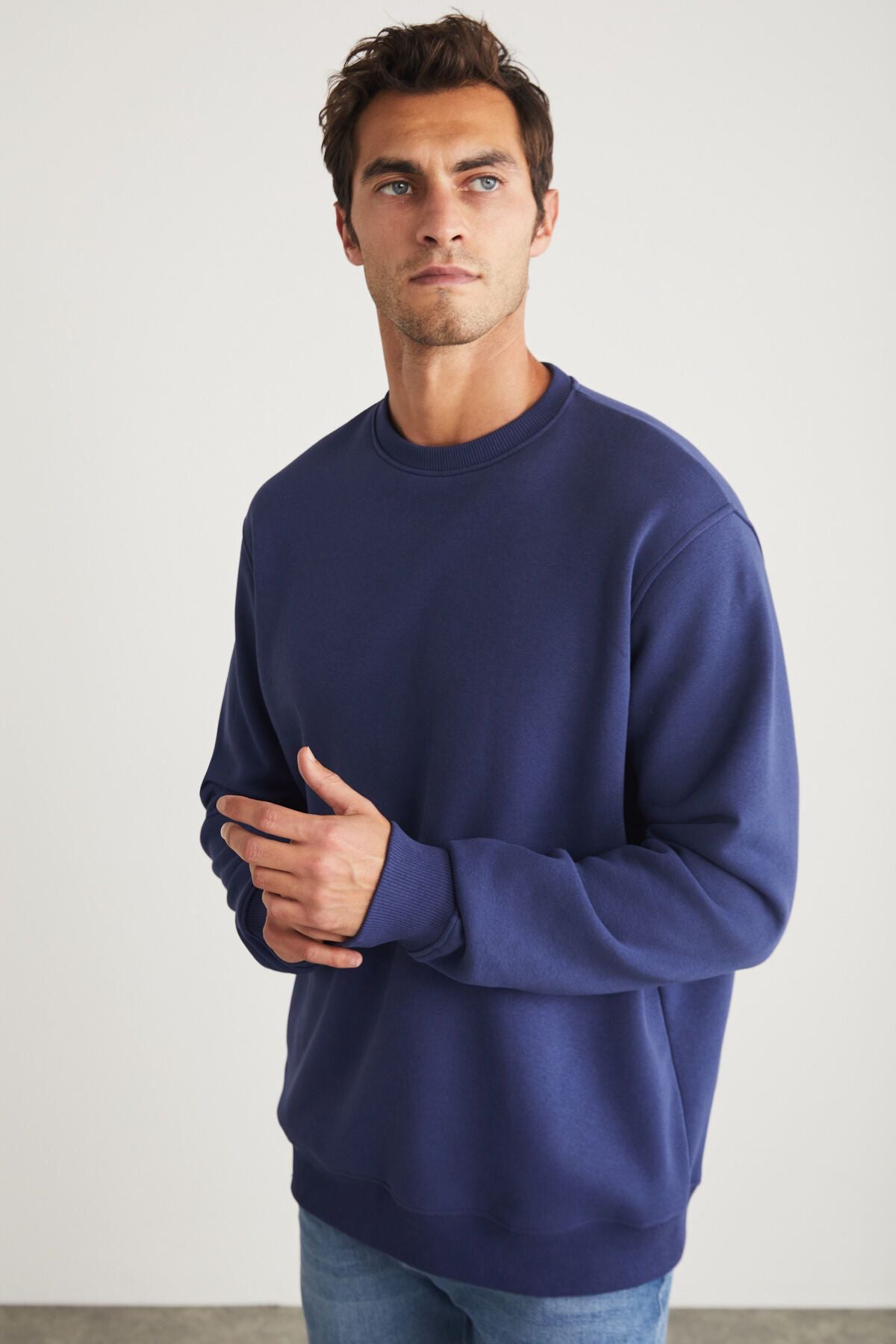 Travis Men's soft fabric regular fit round collar navy blue sweatshirt