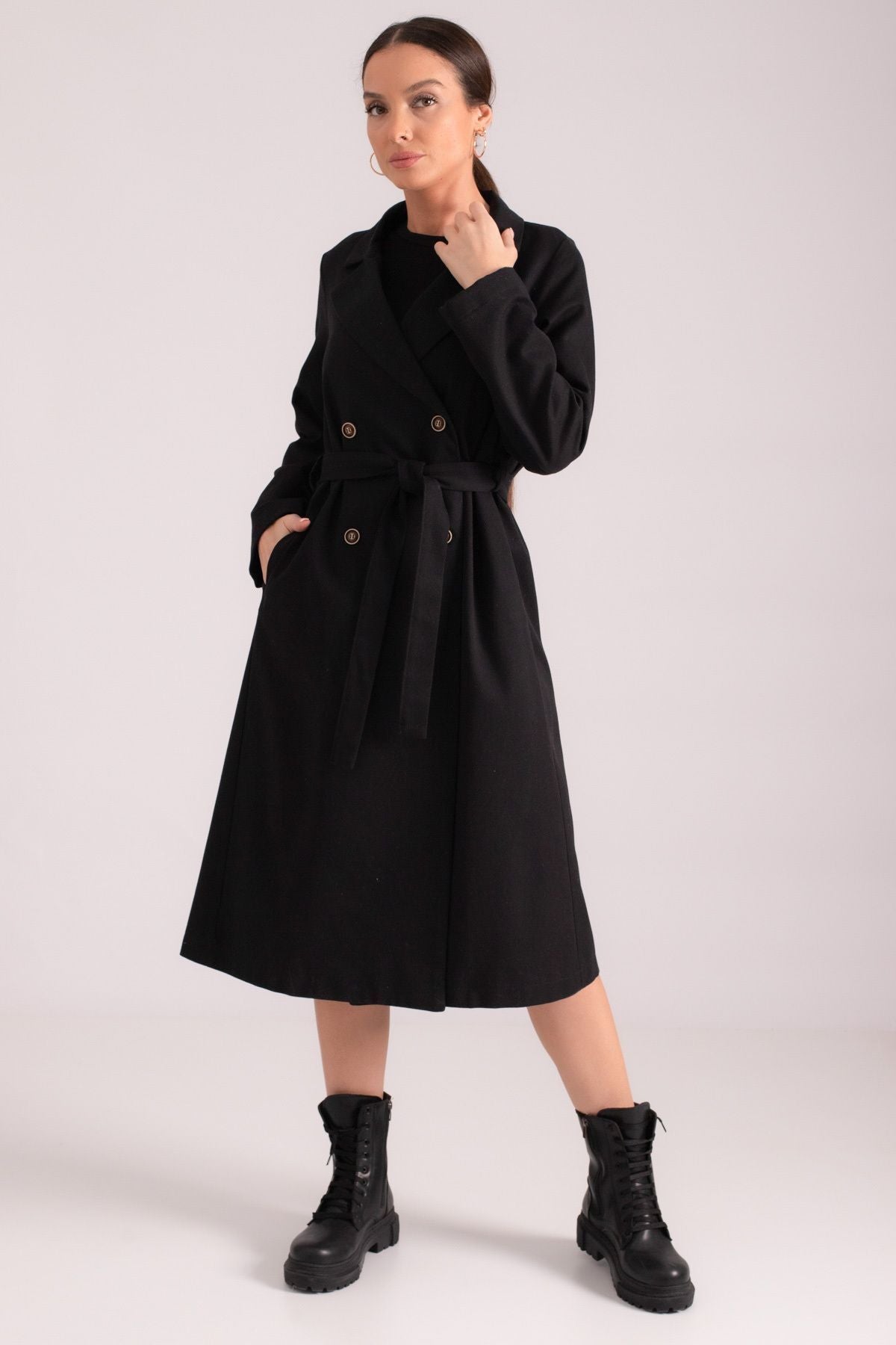 Women's black cruiser collar waist belt long trench coat ARM-24K001064