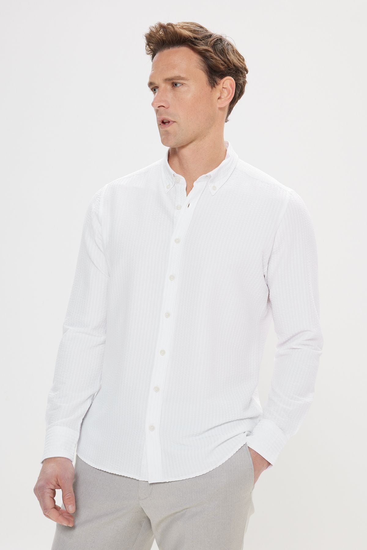 Men's white slim fit narrow cut buttoned collar 100 %cotton shirt