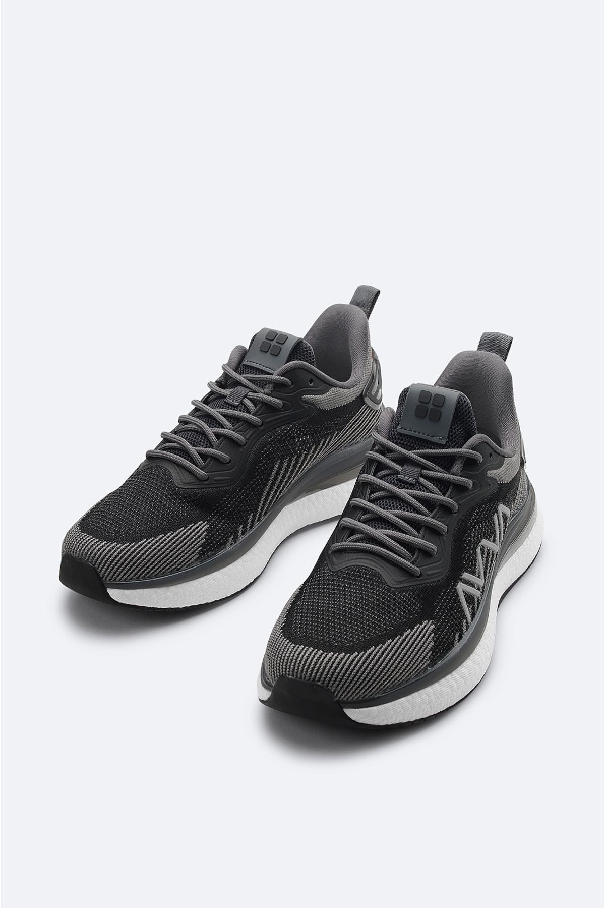 Men's black flexible floor sneaker shoes A41y8027