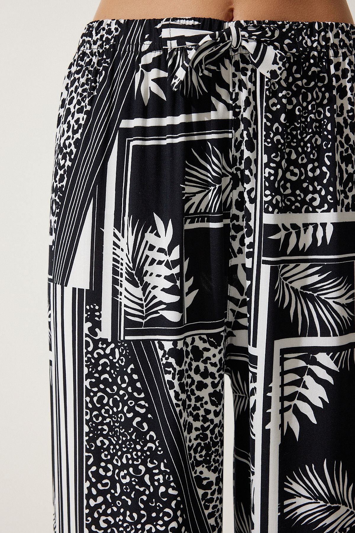 Female Black and White Patterned Viscose Palazzo Pants EN00606