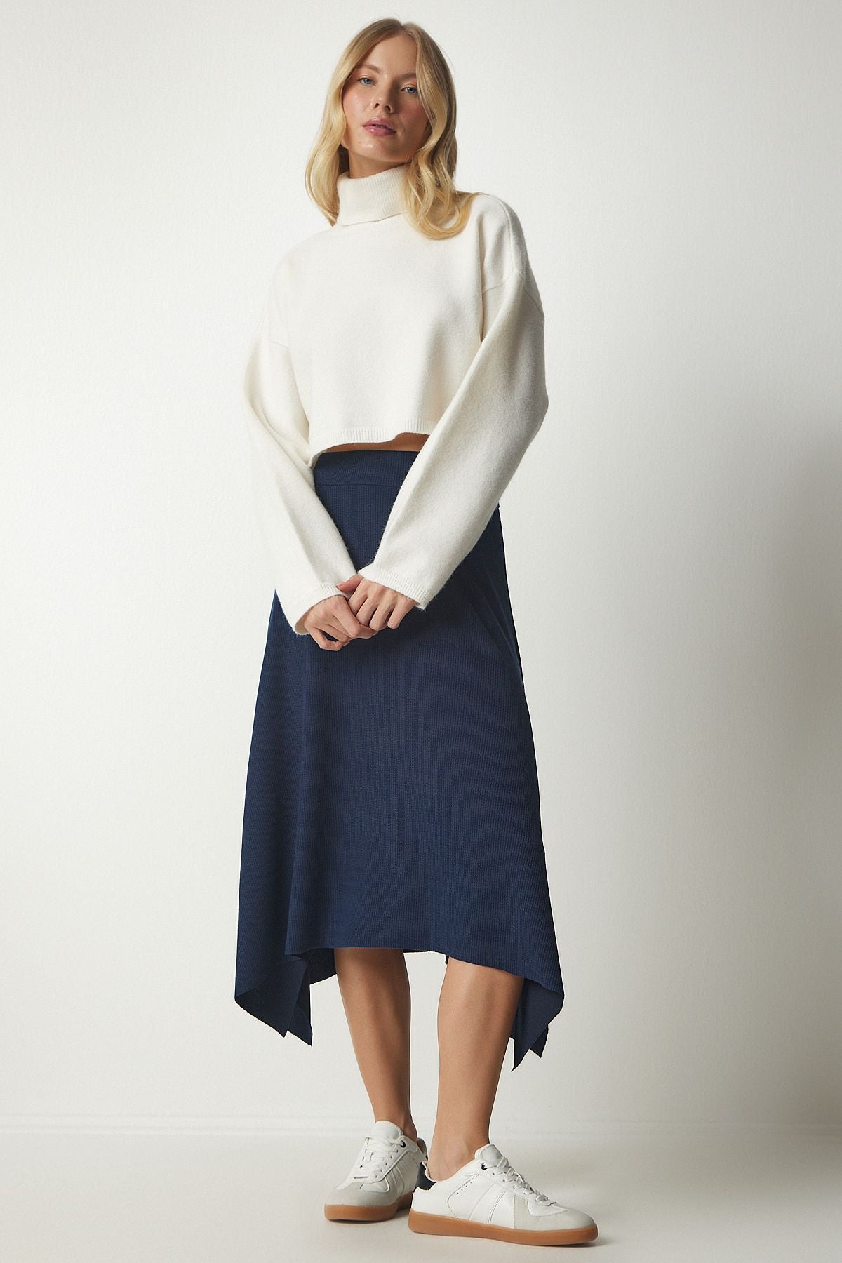 Woman Navy blue asymmetrical cut wick knitted skirt MC00227