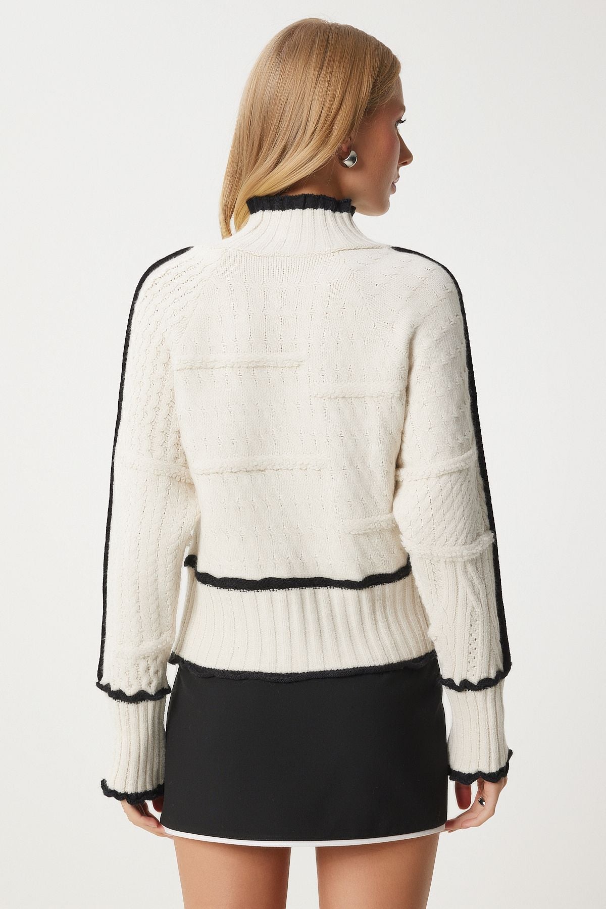 Female Bone Black Contrast Color Detailed Table Knitwear KL00009