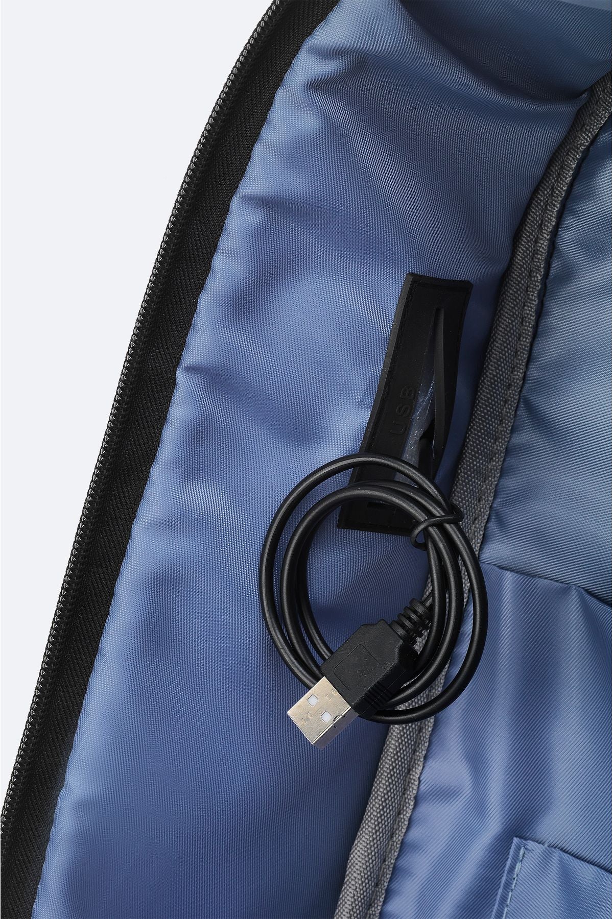 Men's black shell backpack A42y9126