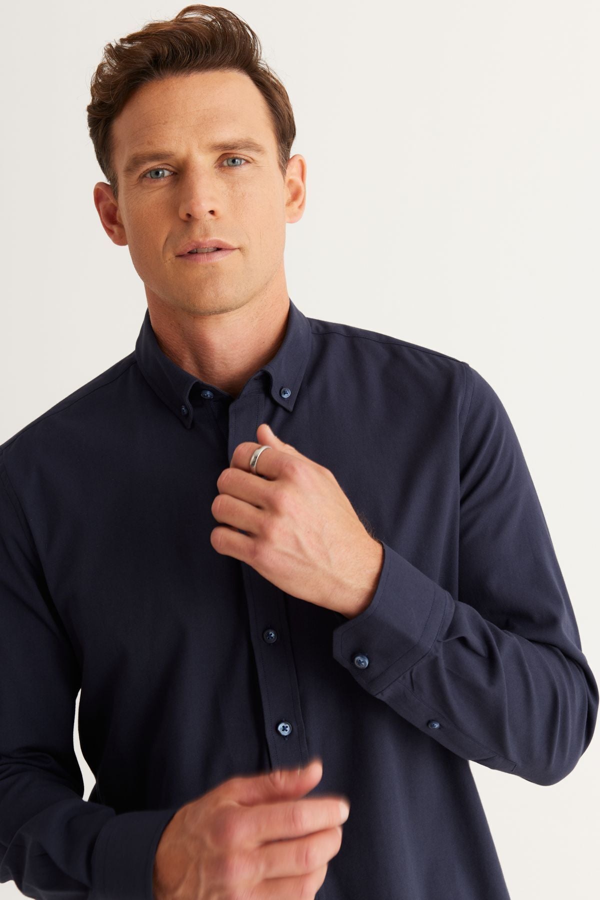 Men's navy blue slim fit narrow cut buttoned collar cotton gabardin shirt