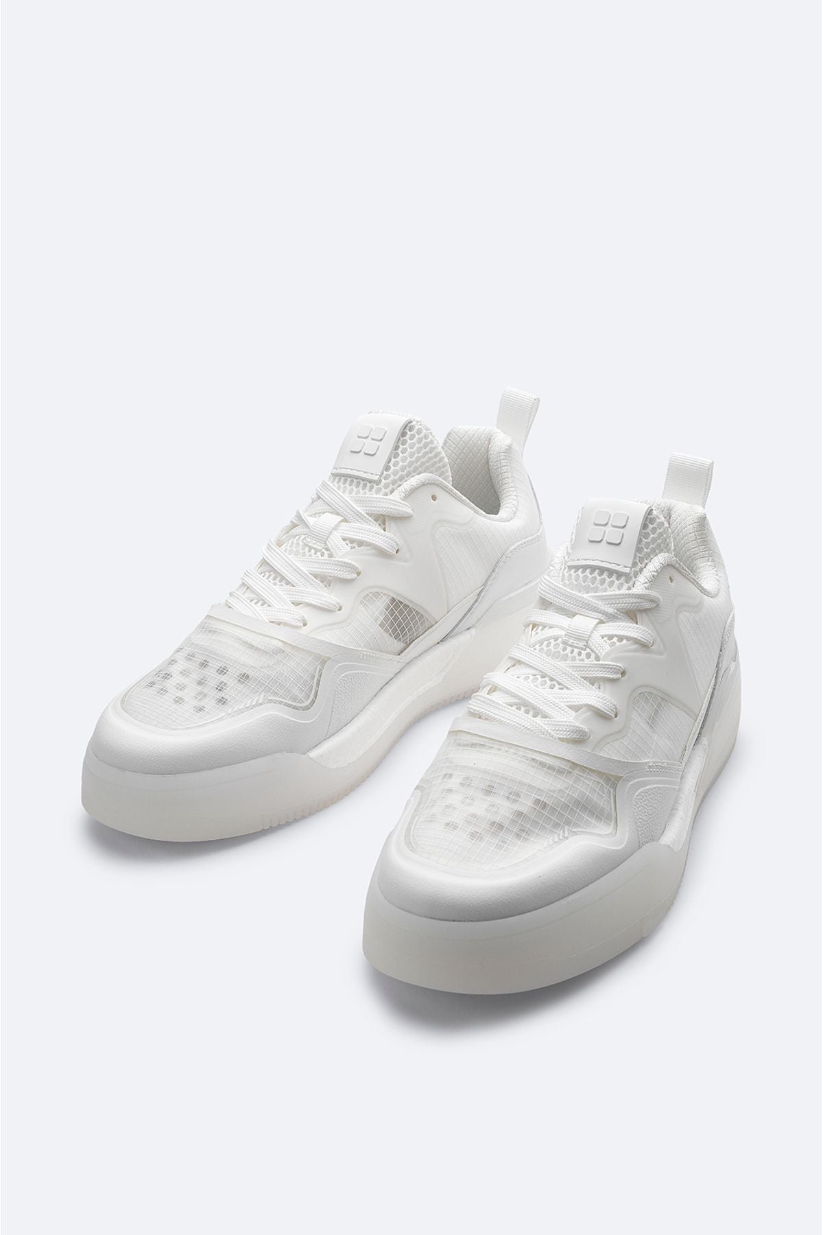 Men's white flexible floor sneaker shoes A41y8028
