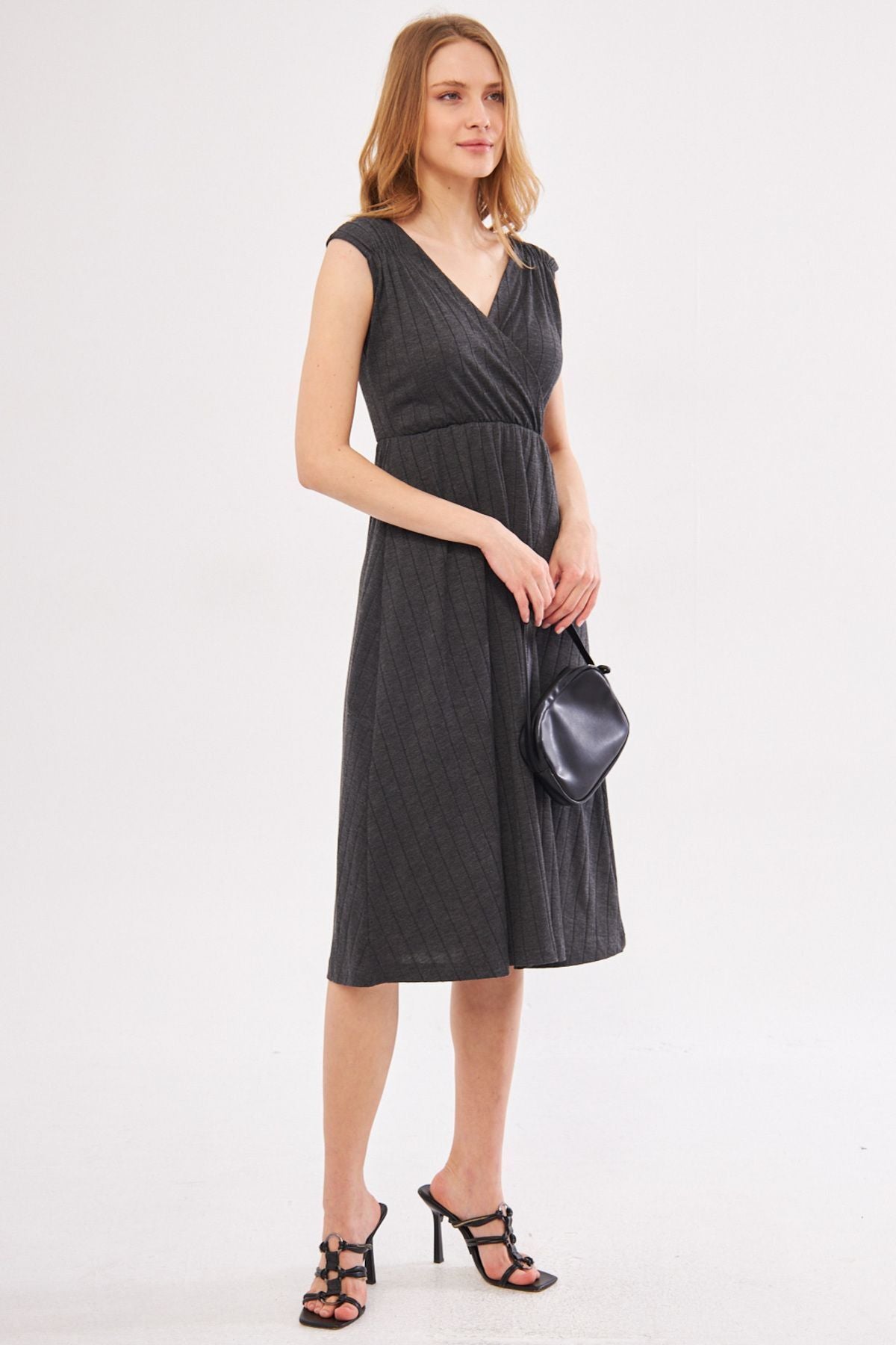 Woman Smoked Waist and Shooter Skirt Cruve Cruve Midi Boy Dress ARM-24Y001017