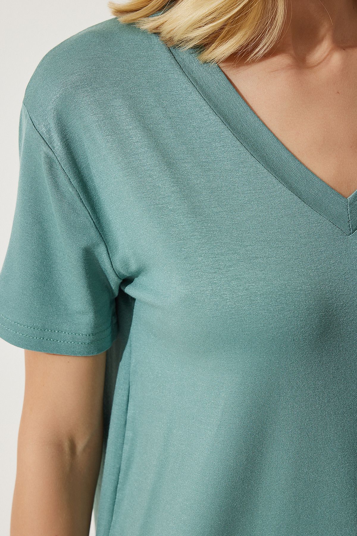 Women's Cagla Green V-Yaka Basic Viscose Knitting T-Shirt EN00613