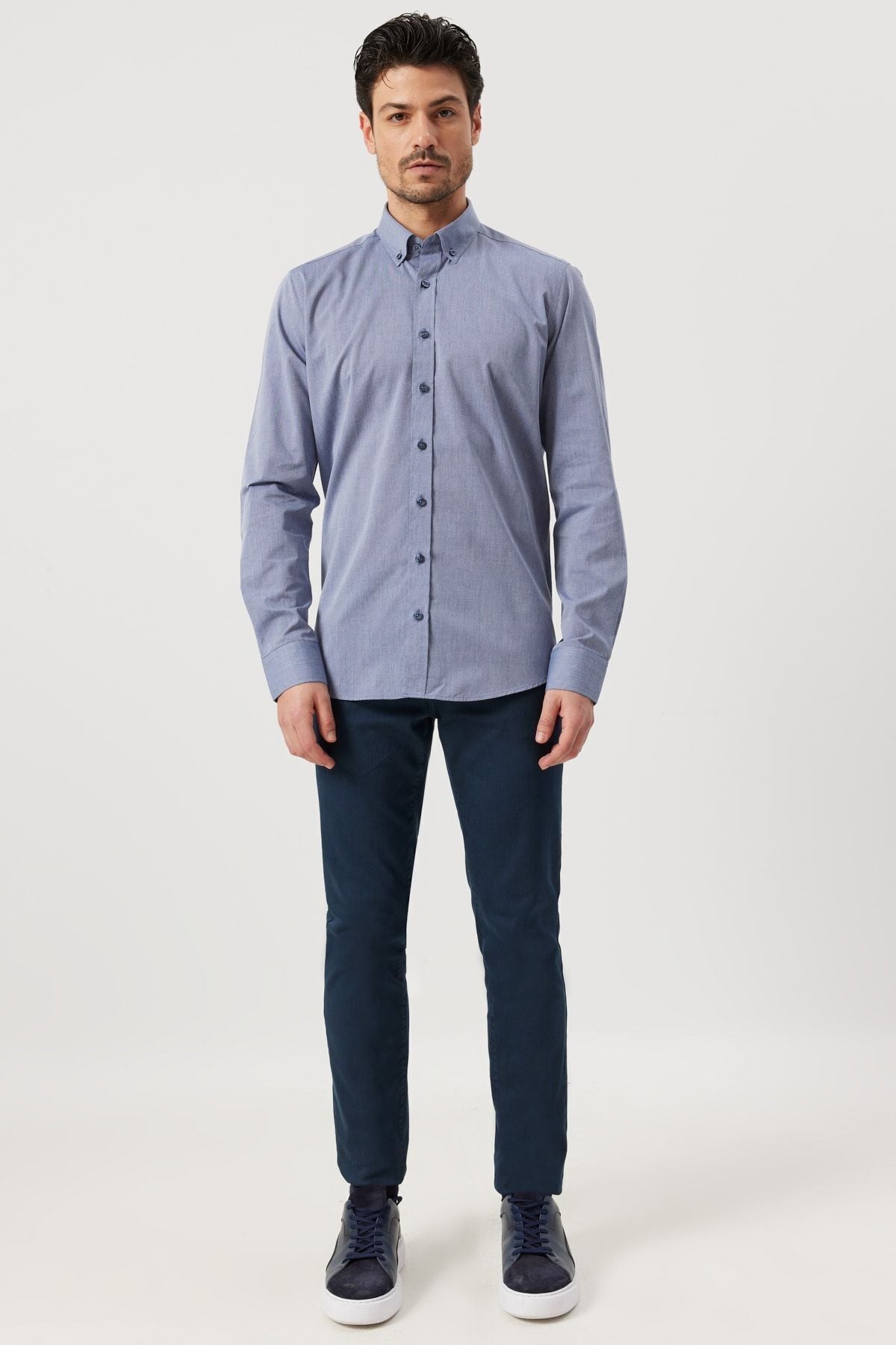 Men's navy blue slim fit narrow cut buttoned shirt with collar pattern