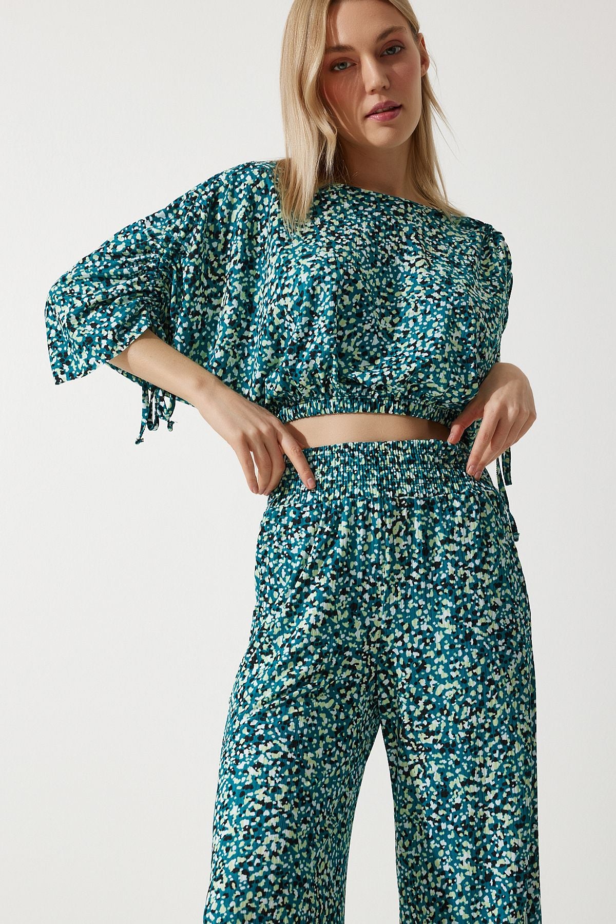 Female Green Patterned Blouse Palazzo Knitting Set MC00264