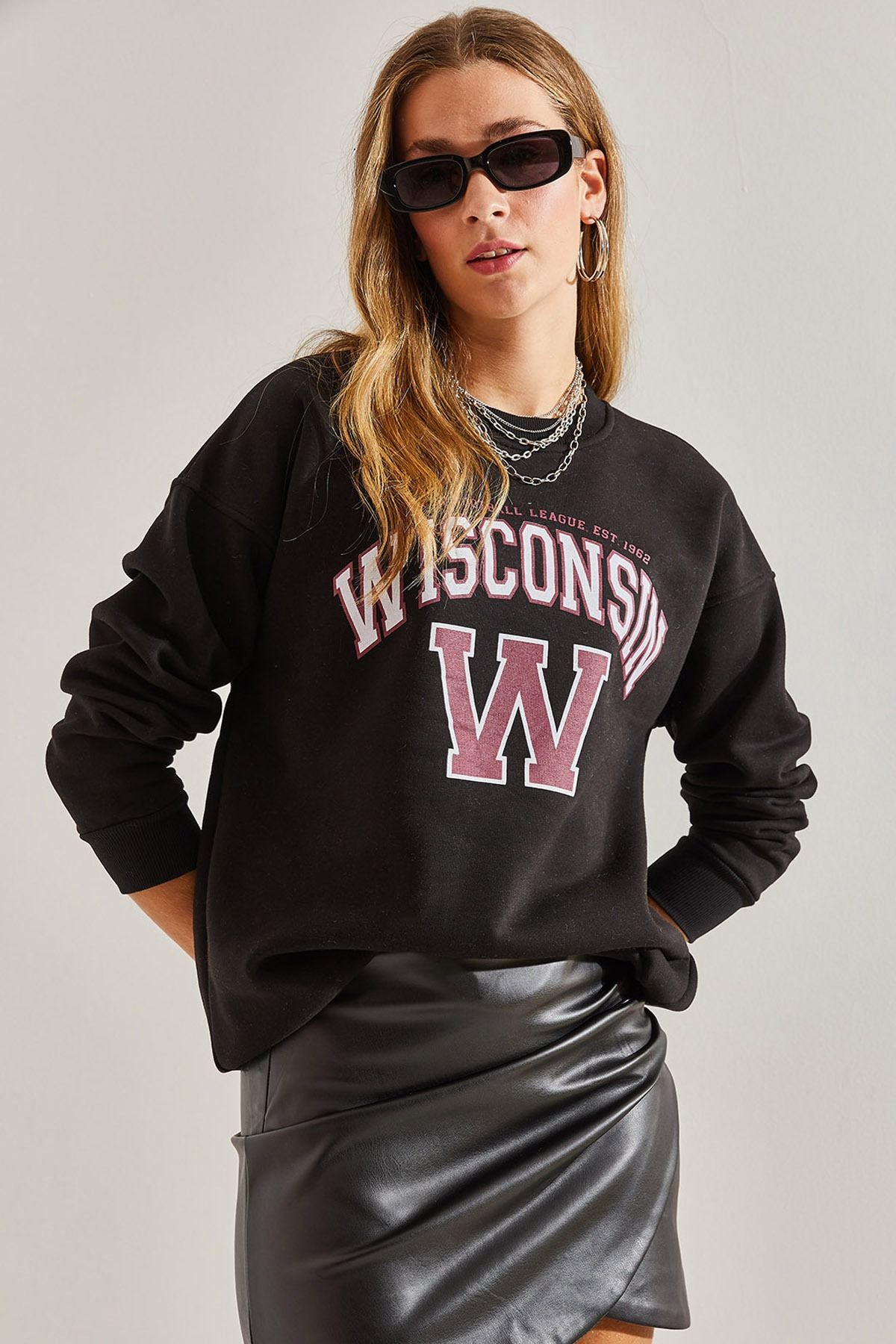 WOMEN W PRINTED THREE YEAR SWEATSHIRT