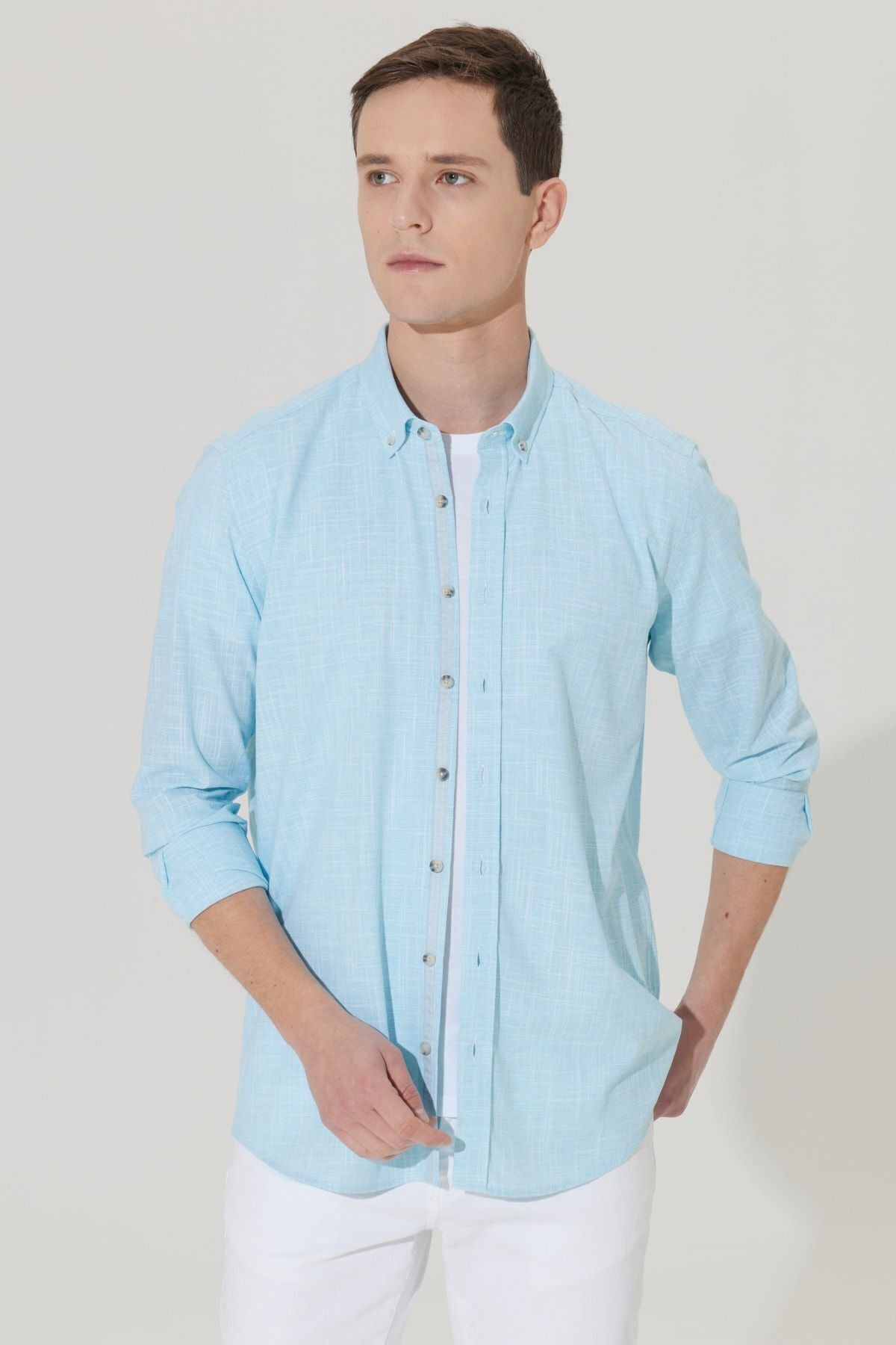 Male turquoise slim fit narrow cut buttoned collar linen look 100 %cotton pennant shirt