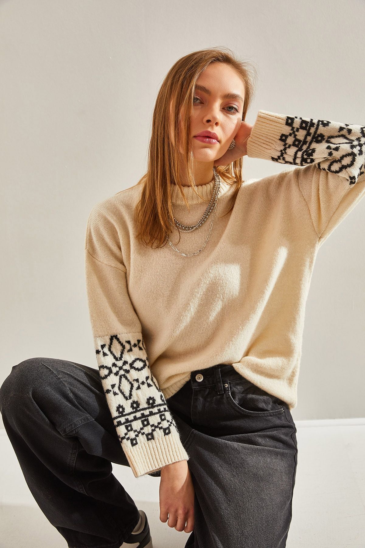 Women's arms patterned knitwear sweater