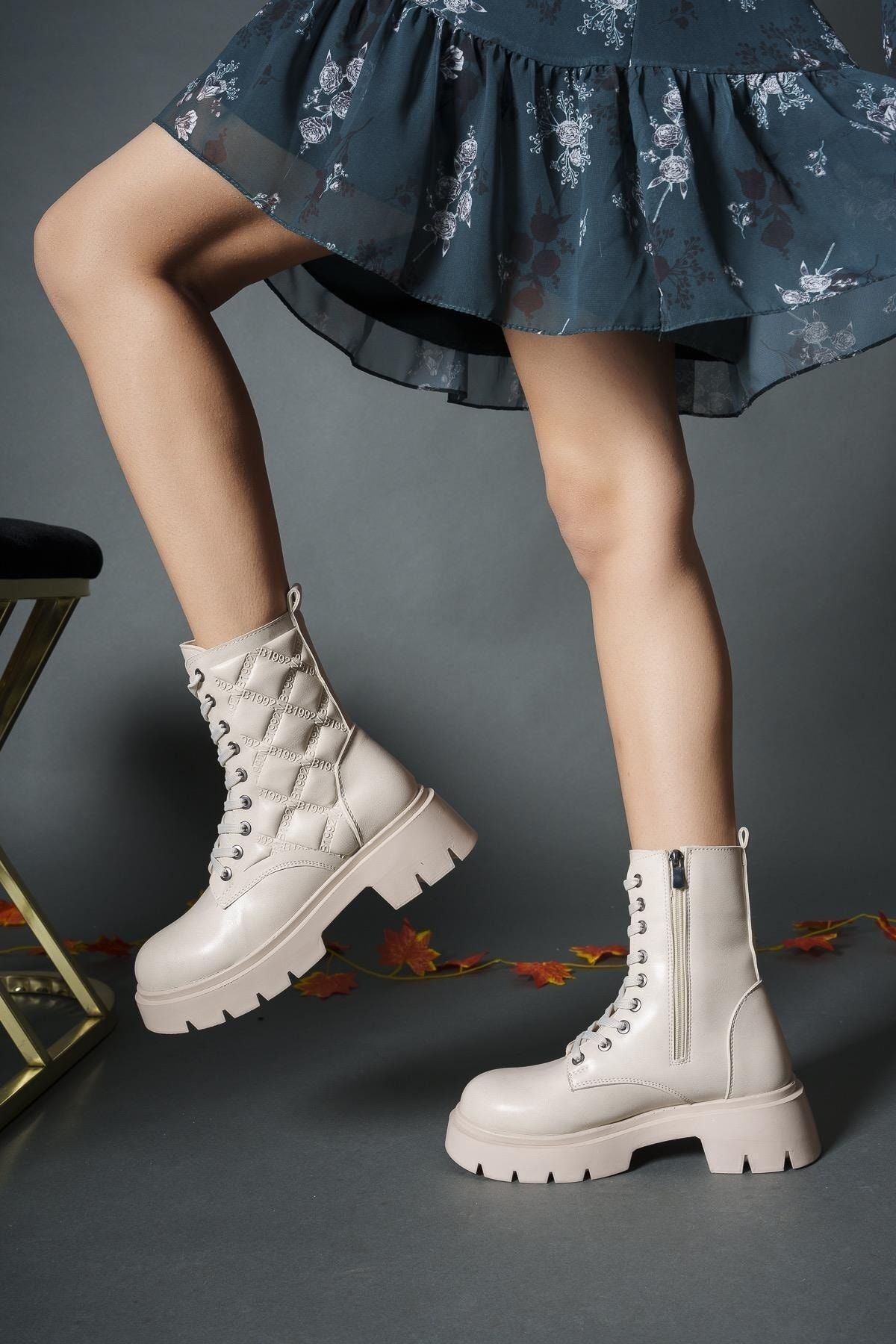 Woman 3D printed postal boots 0012200