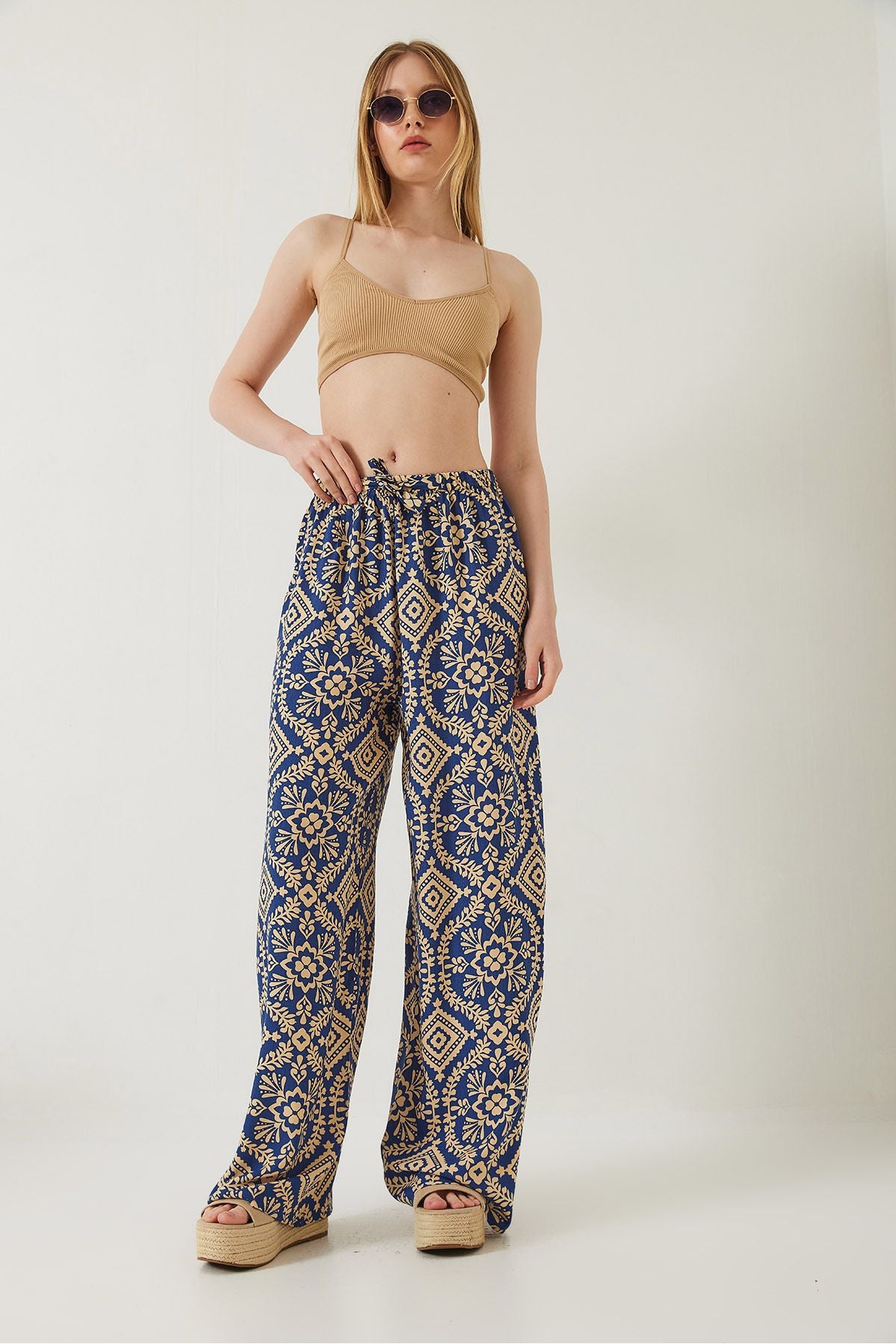 Female -linked patterned viscose pants 60261353