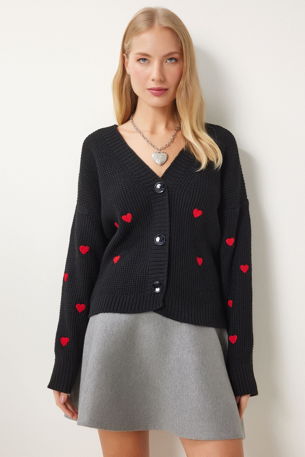 Female Black V -Neck Heart Tissue Knitwear Cardigan KG00011