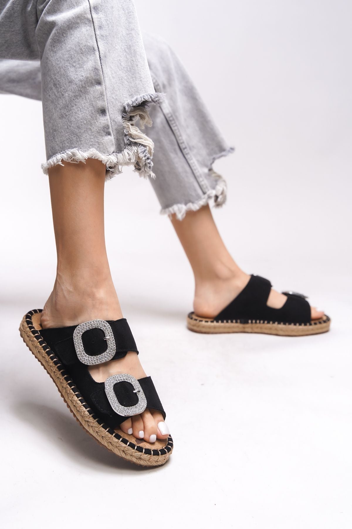 JEHMYTHE WOMEN'S Slippers 00122301 Black