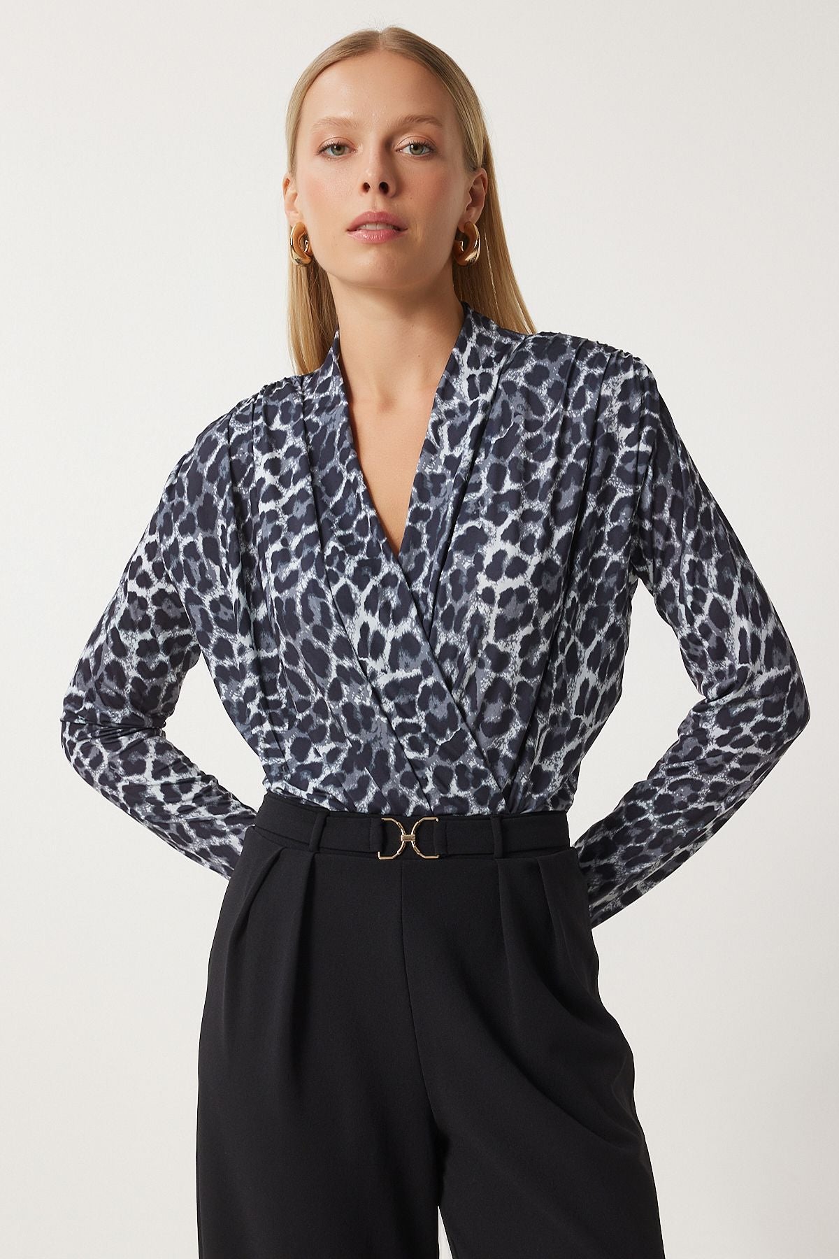 Women's Gray Black Leopard Patterned Ant Eldop Yaka Sandy Blouse ZH00040
