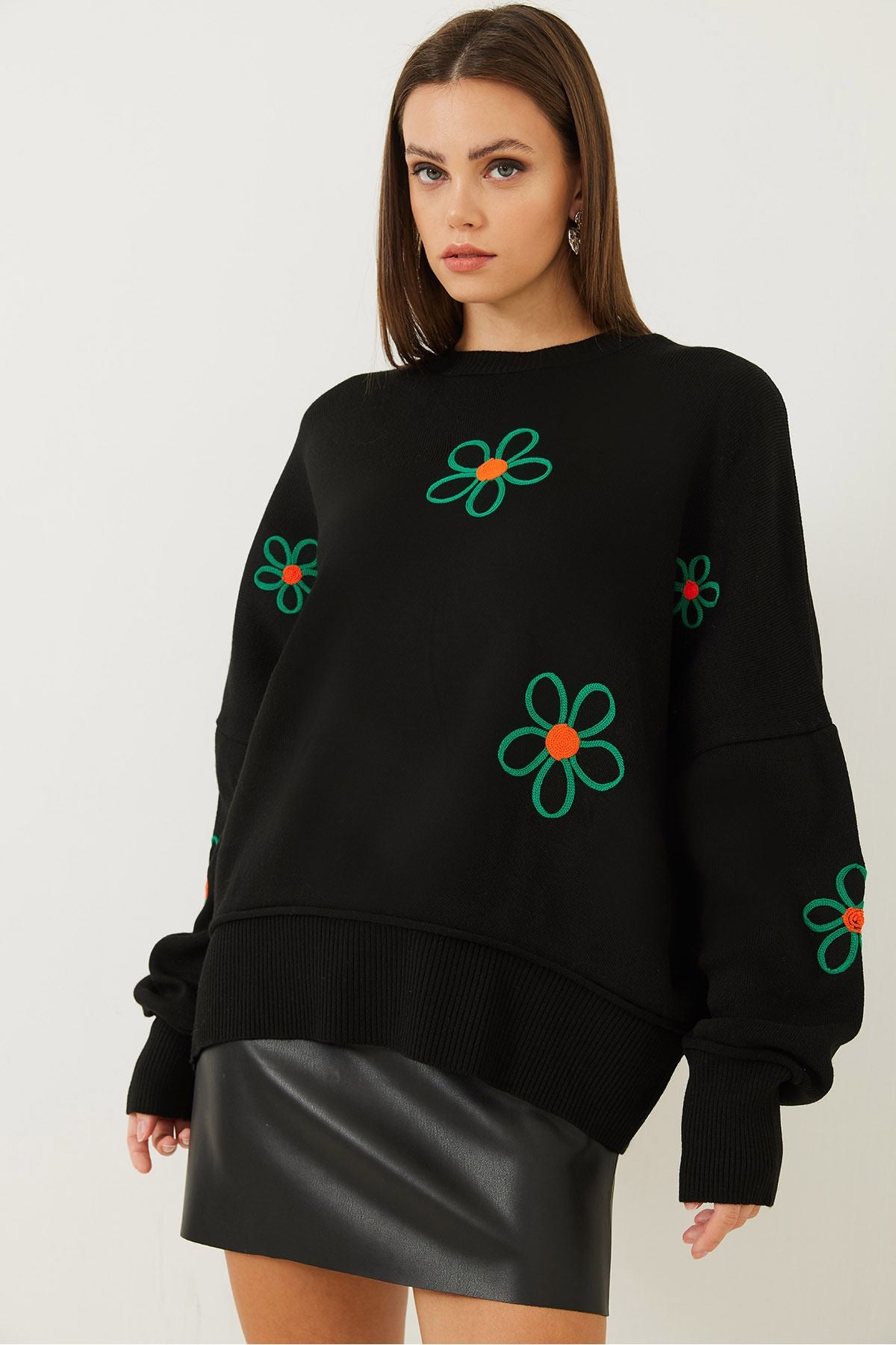 Women's Daisy Embroidered Knitwear Sweater