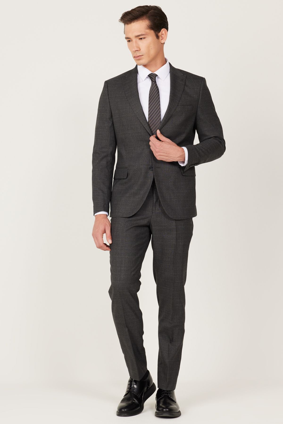 Men's anthracite woolen extra slim fit narrow cut -off swallow collar patterned suit