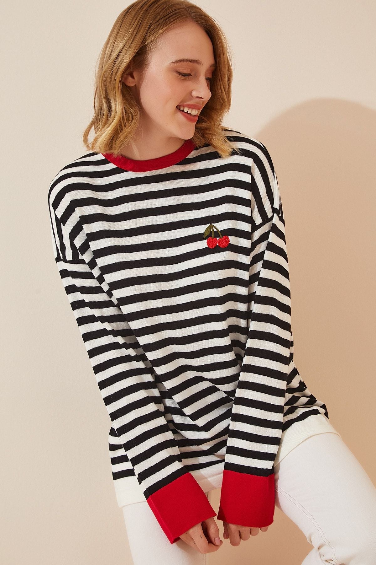 Woman Black and White Embroidered Striped Oversize knitwear sweater MT00045