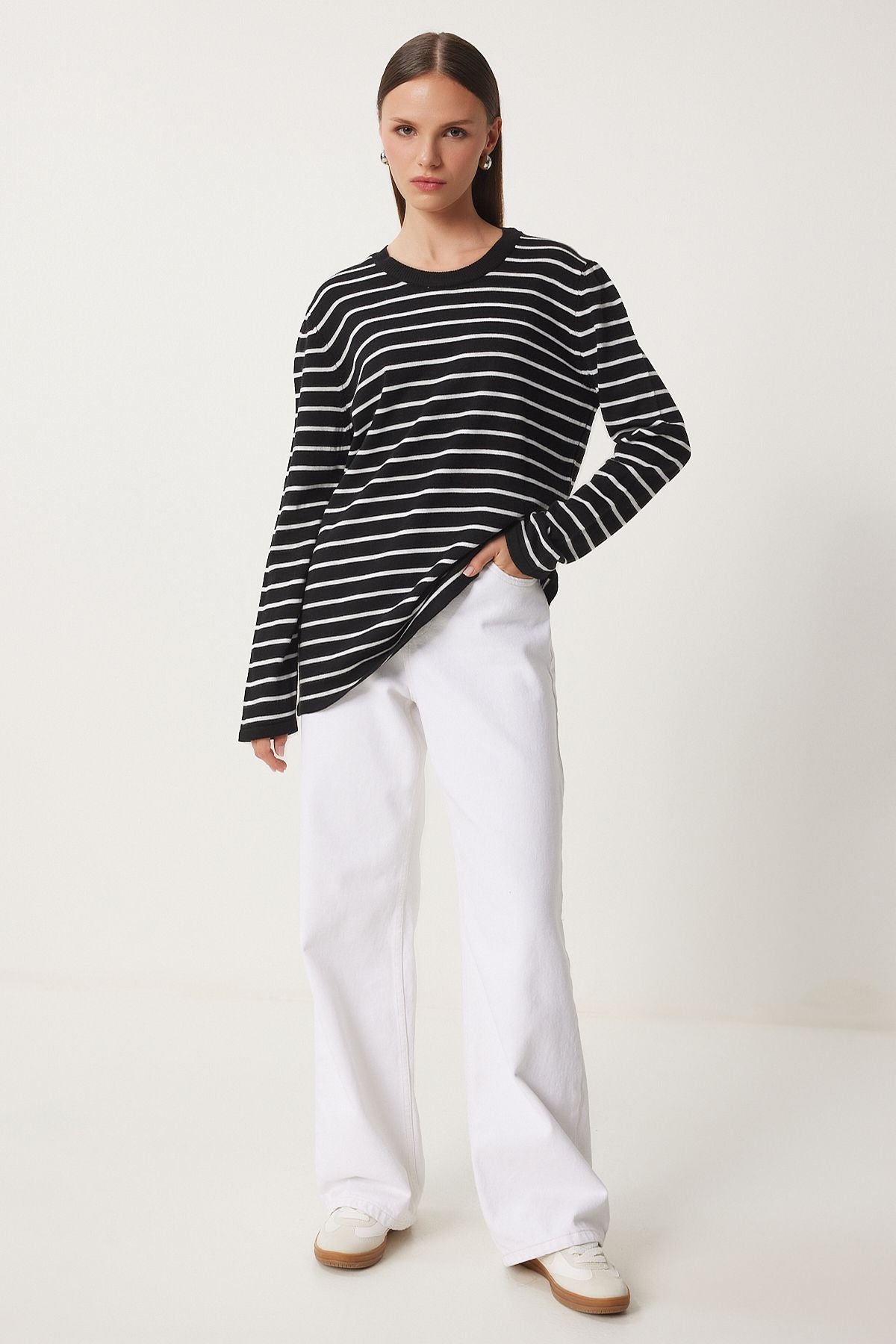 Woman Black and White Striped seasonal knitwear sweater KB00041