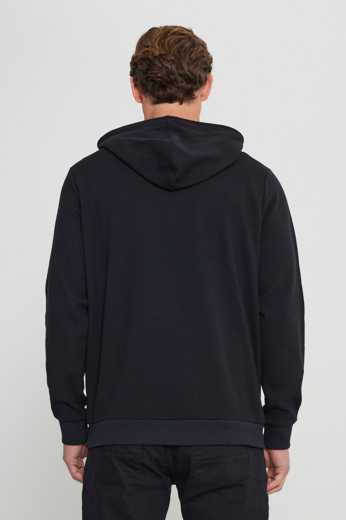 Men's black 2 yarn hot holding standard fit normal cutting hooded textured pocket sweatshirt